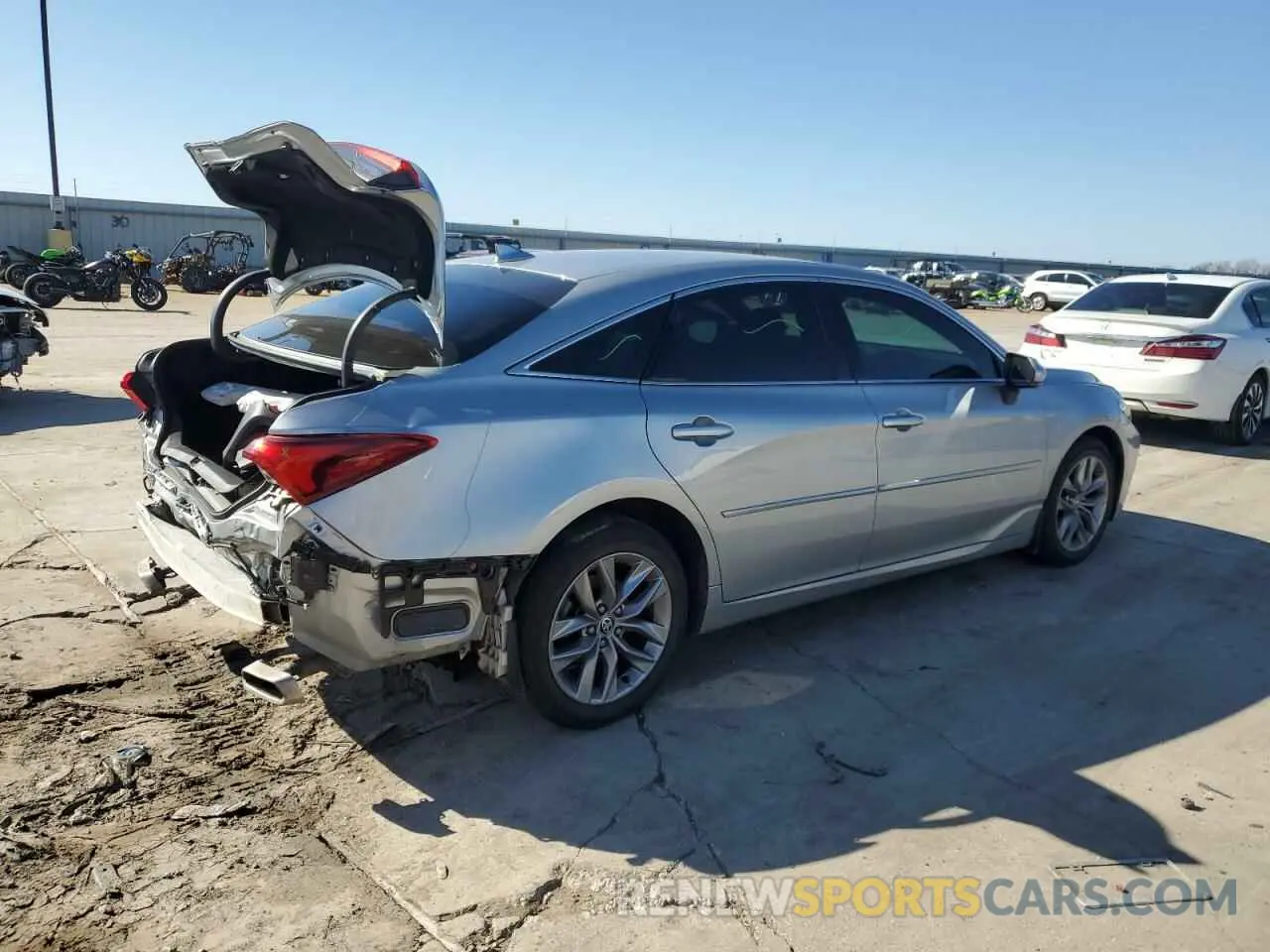 3 Photograph of a damaged car 4T1JZ1FB2NU078963 TOYOTA AVALON 2022