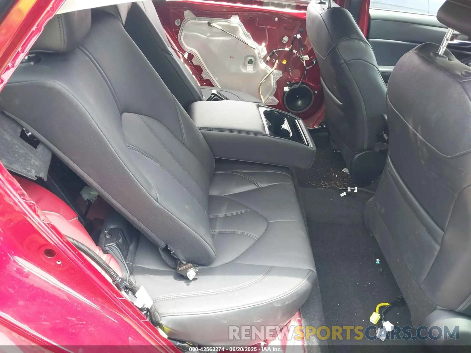 8 Photograph of a damaged car 4T1JZ1FB3NU084724 TOYOTA AVALON 2022
