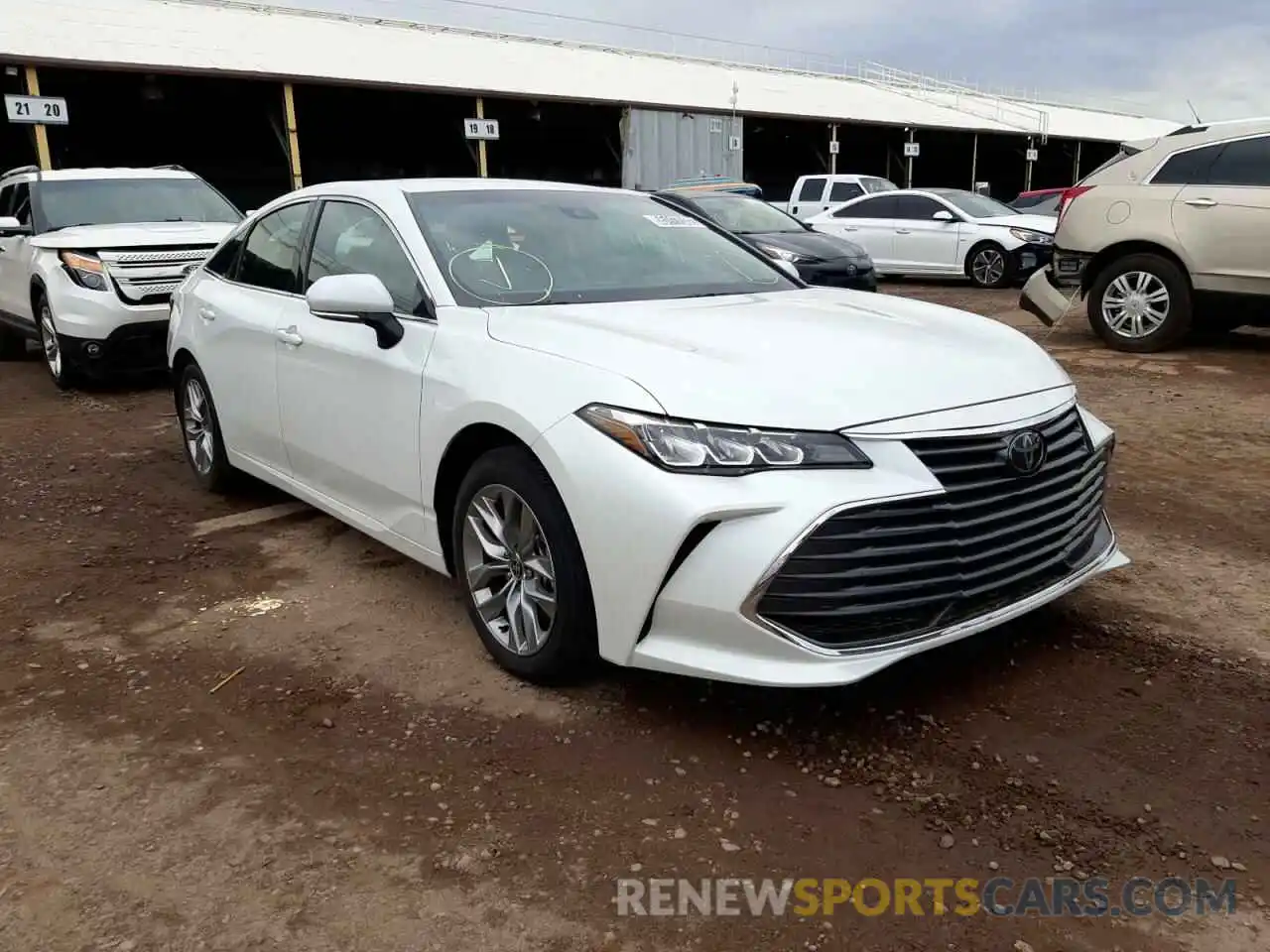 1 Photograph of a damaged car 4T1JZ1FB6NU075273 TOYOTA AVALON 2022