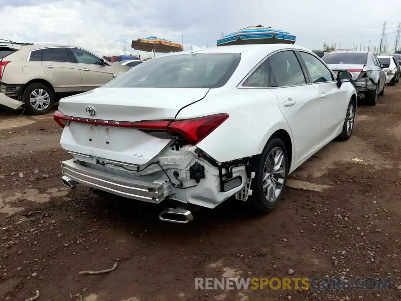 4 Photograph of a damaged car 4T1JZ1FB6NU075273 TOYOTA AVALON 2022