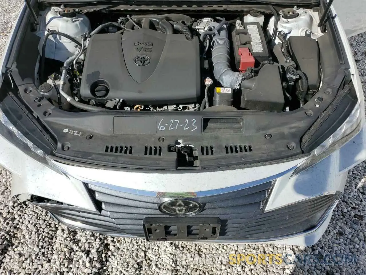 11 Photograph of a damaged car 4T1JZ1FB6NU080148 TOYOTA AVALON 2022