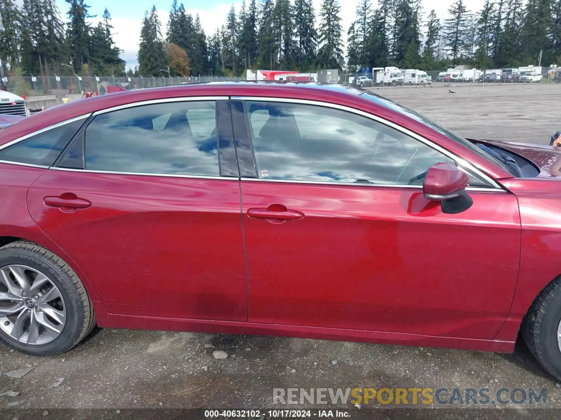 13 Photograph of a damaged car 4T1JZ1FB6NU082191 TOYOTA AVALON 2022