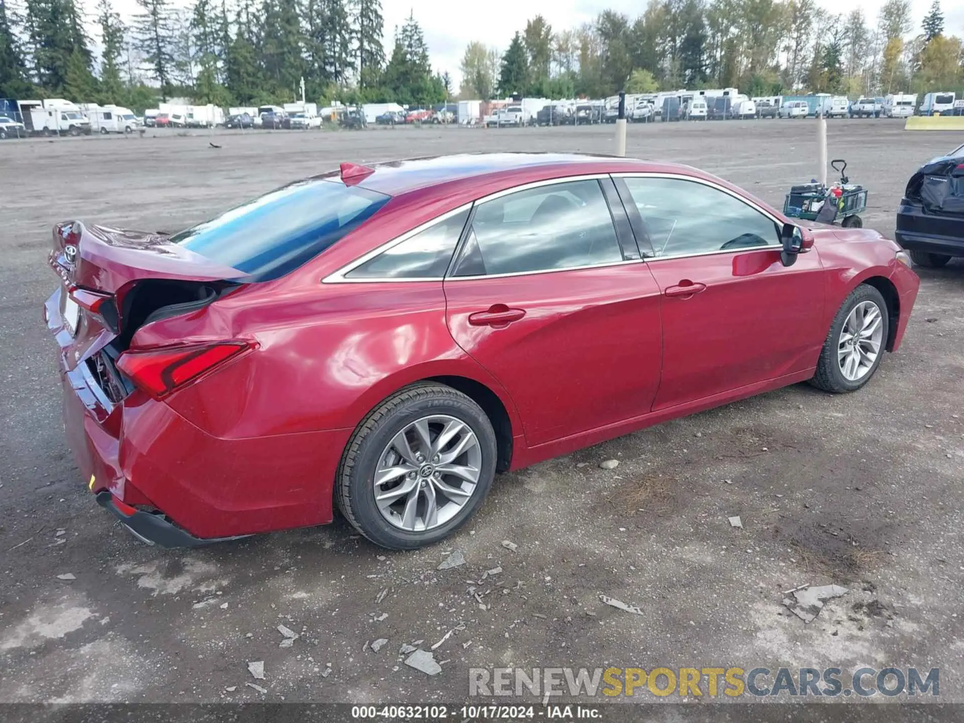 4 Photograph of a damaged car 4T1JZ1FB6NU082191 TOYOTA AVALON 2022