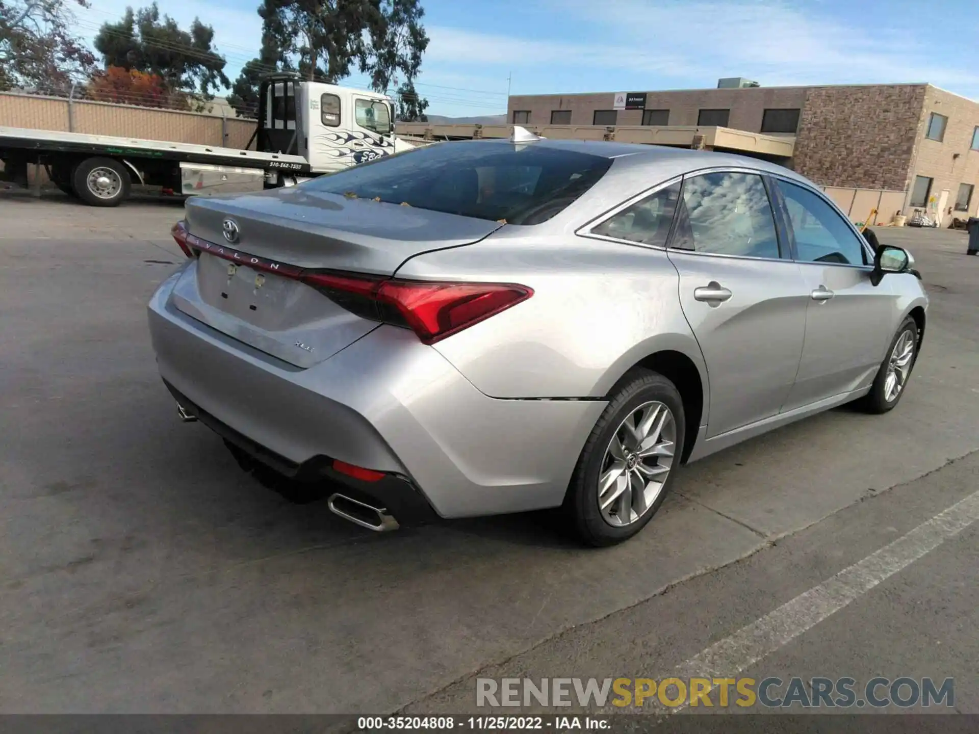 4 Photograph of a damaged car 4T1JZ1FB6NU084815 TOYOTA AVALON 2022