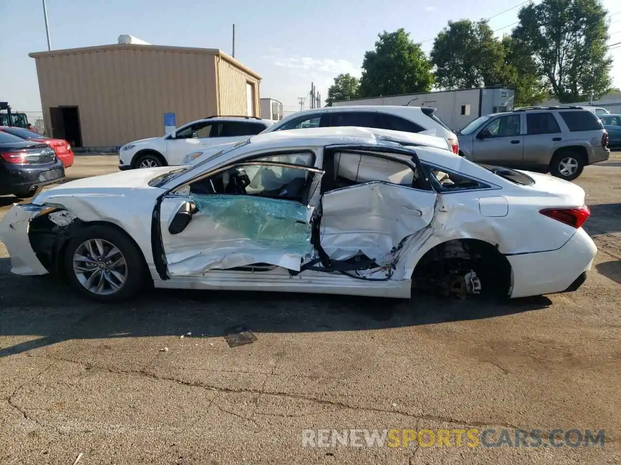 9 Photograph of a damaged car 4T1JZ1FB8NU082760 TOYOTA AVALON 2022