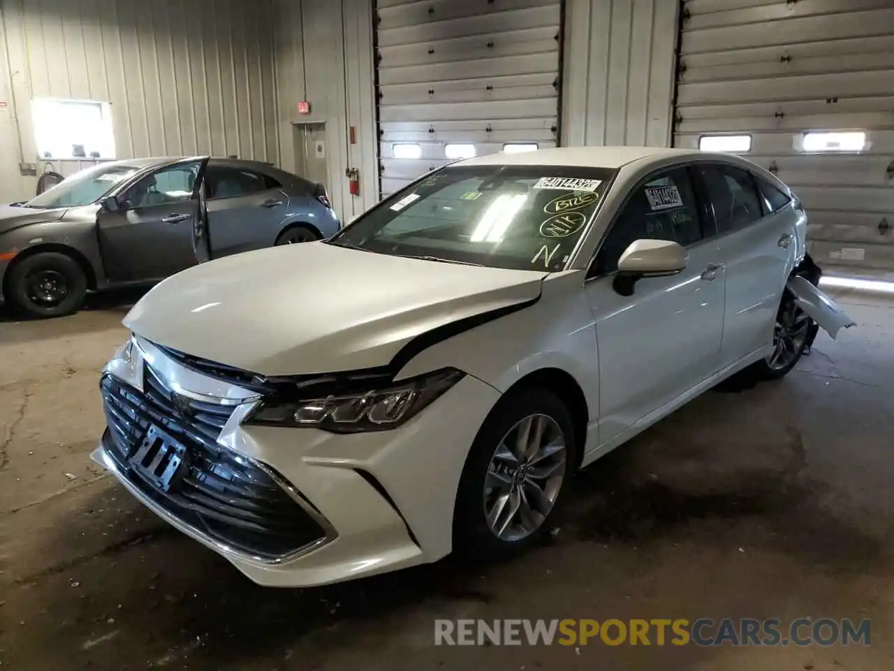 2 Photograph of a damaged car 4T1JZ1FB9NU087451 TOYOTA AVALON 2022