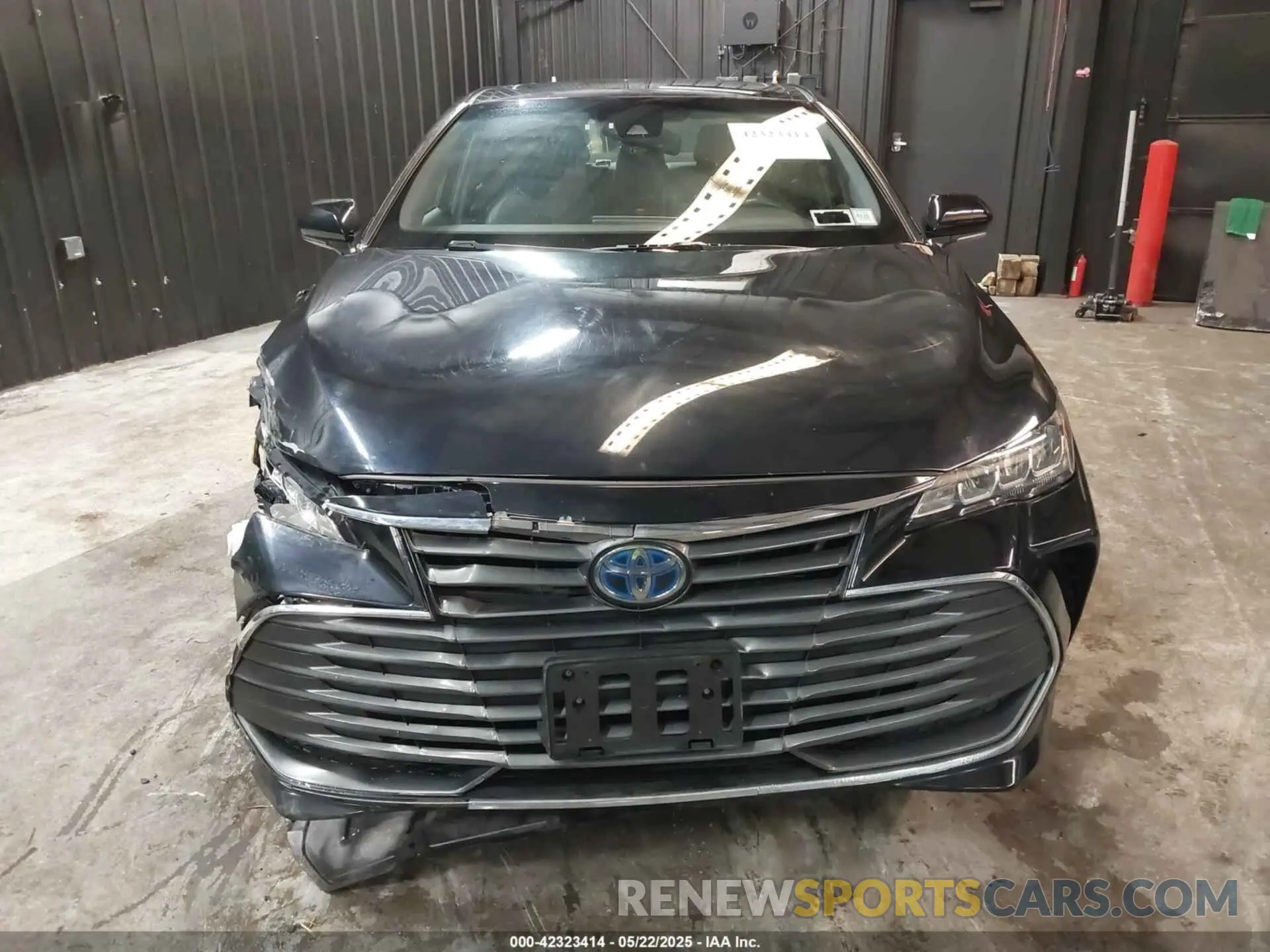 12 Photograph of a damaged car 4T1B21FB0KU008639 TOYOTA AVALON HYBRID 2019