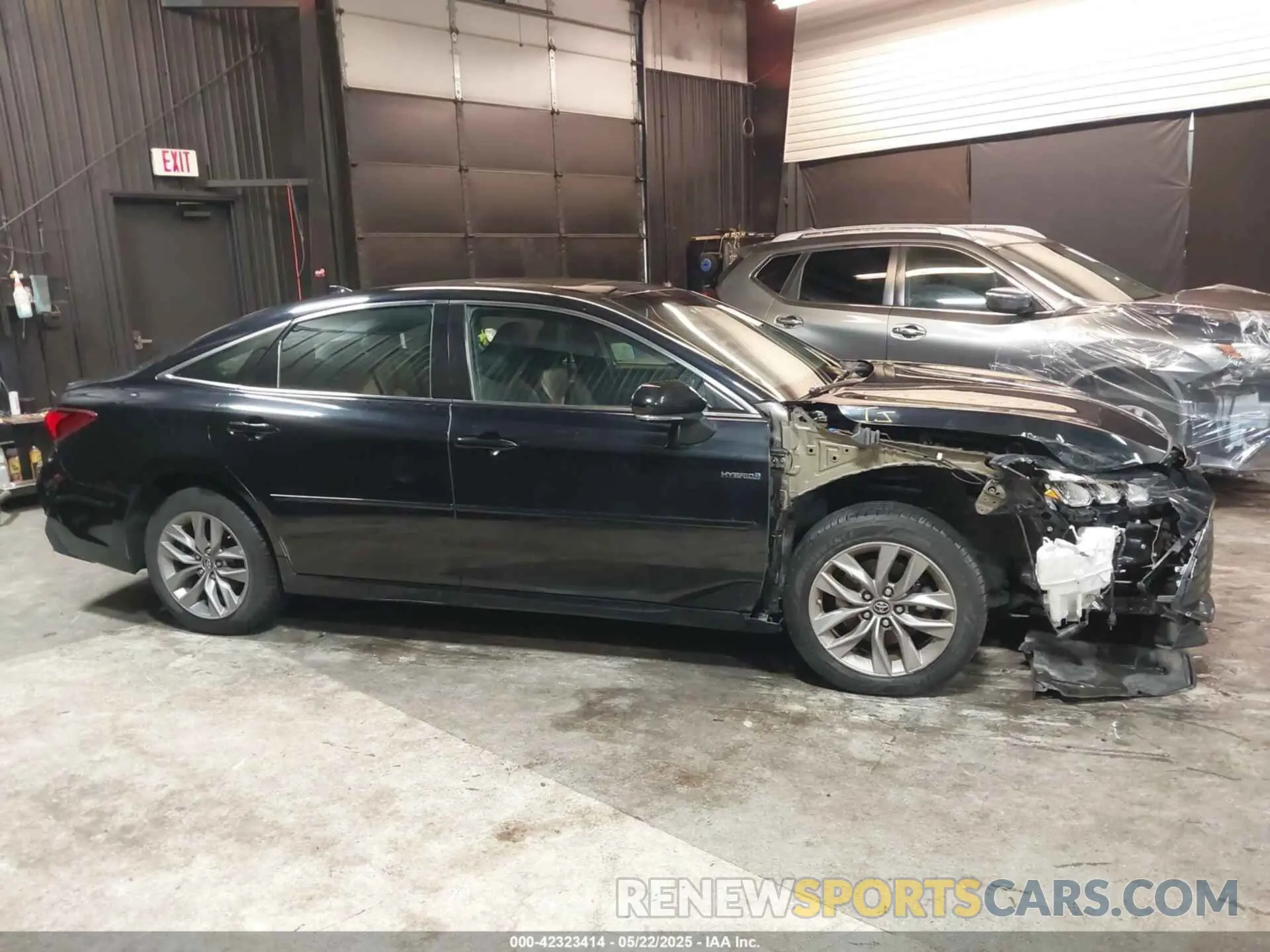 13 Photograph of a damaged car 4T1B21FB0KU008639 TOYOTA AVALON HYBRID 2019