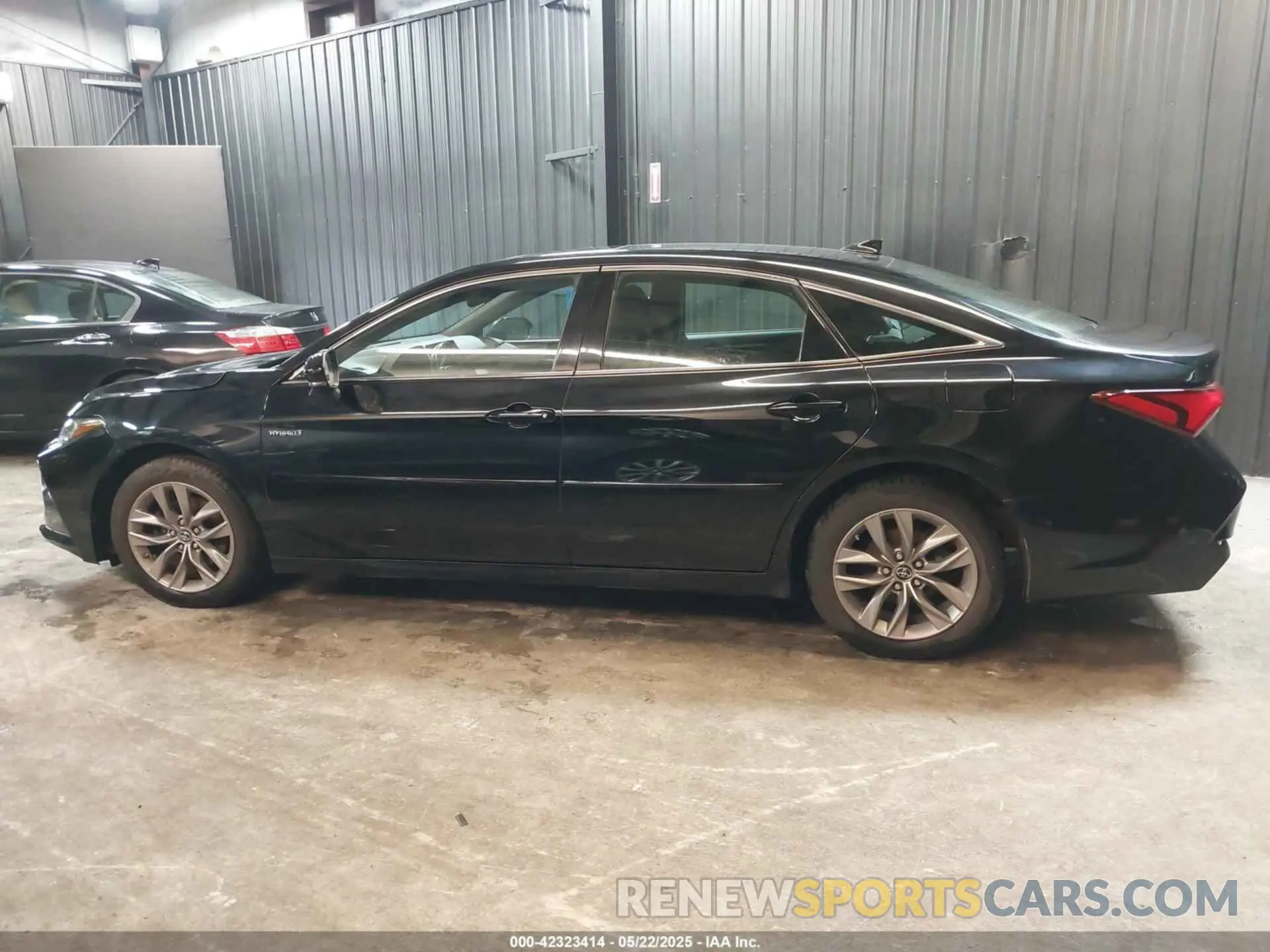 14 Photograph of a damaged car 4T1B21FB0KU008639 TOYOTA AVALON HYBRID 2019