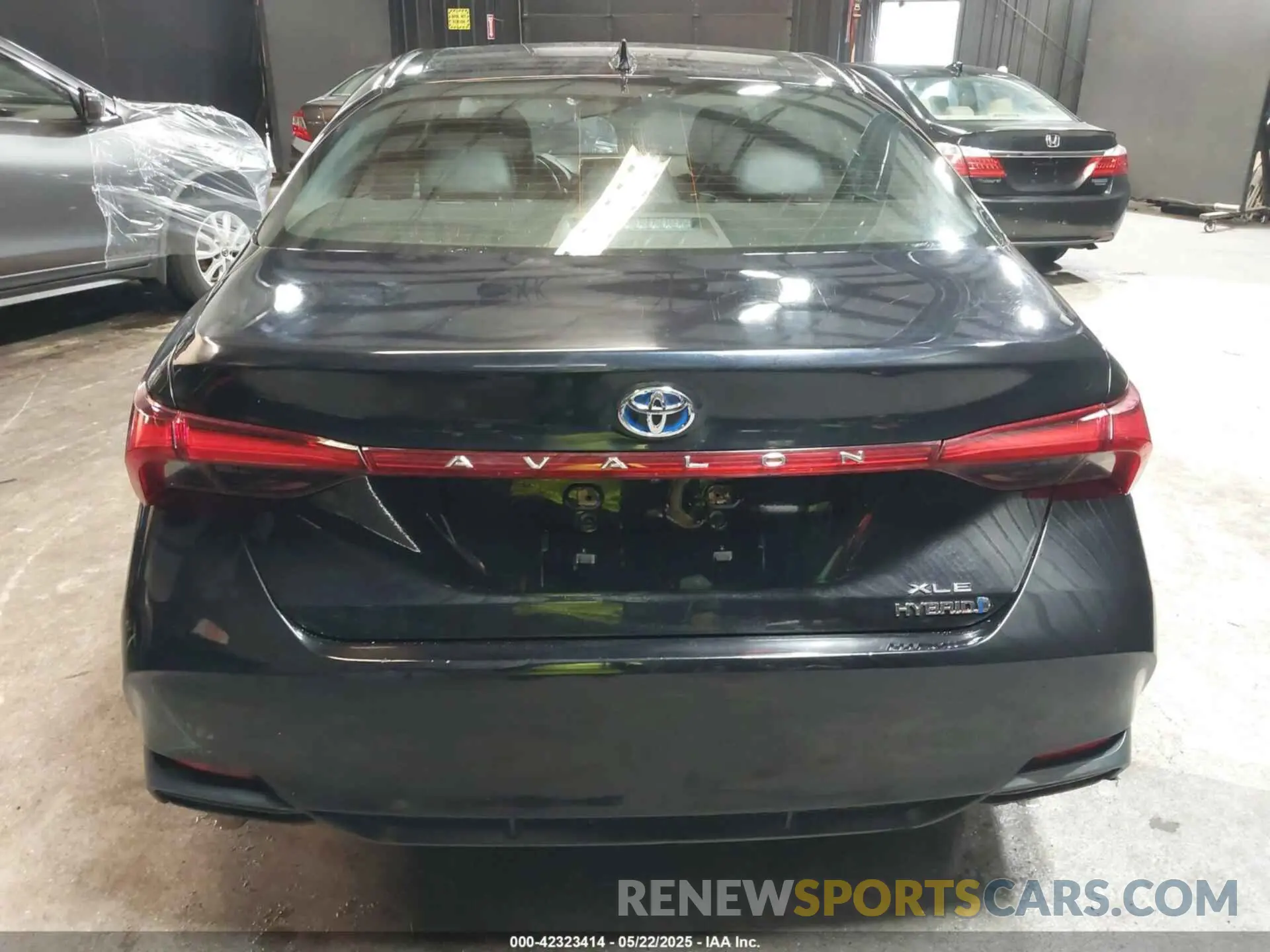 16 Photograph of a damaged car 4T1B21FB0KU008639 TOYOTA AVALON HYBRID 2019