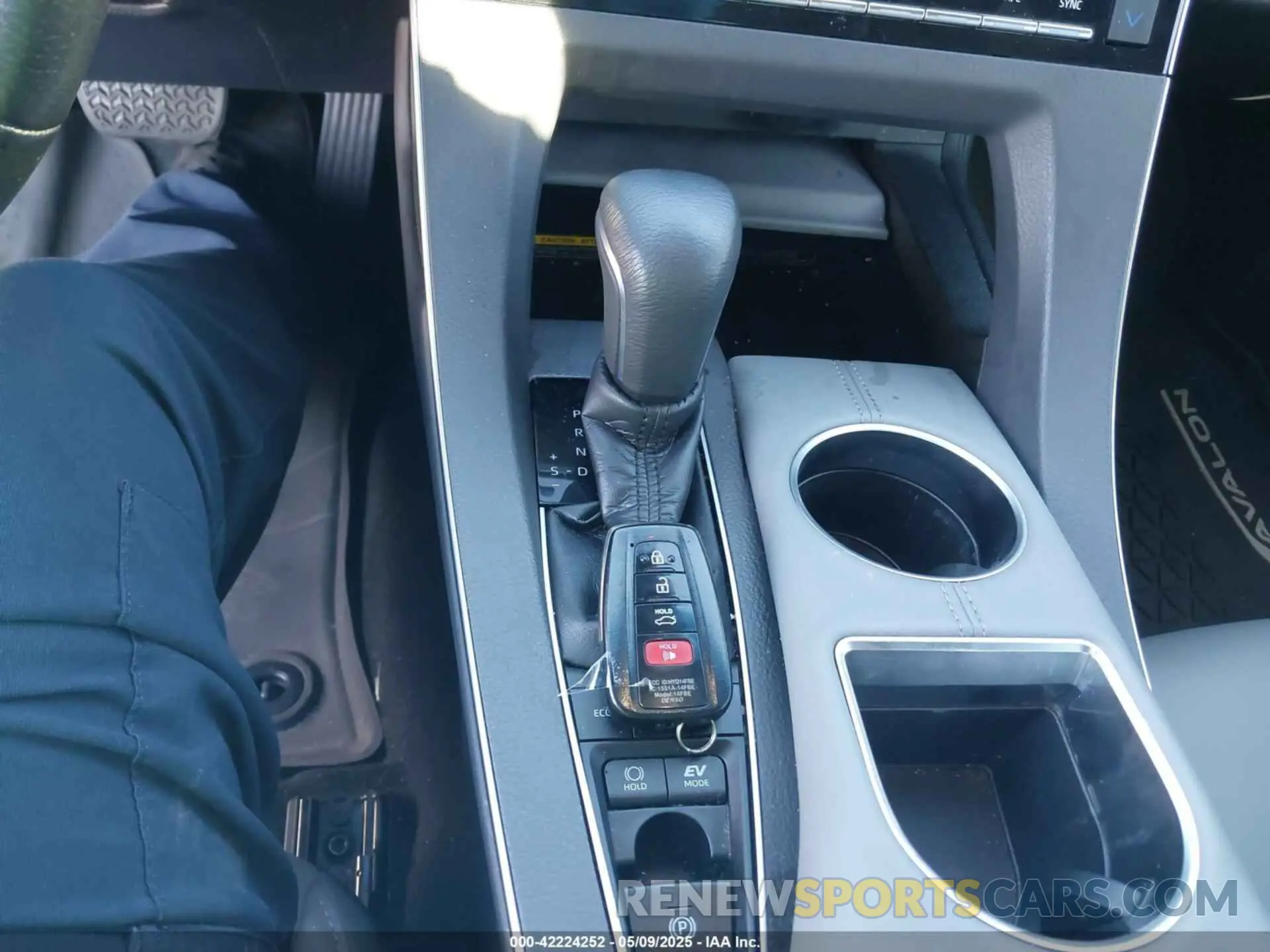 11 Photograph of a damaged car 4T1B21FB1KU004289 TOYOTA AVALON HYBRID 2019