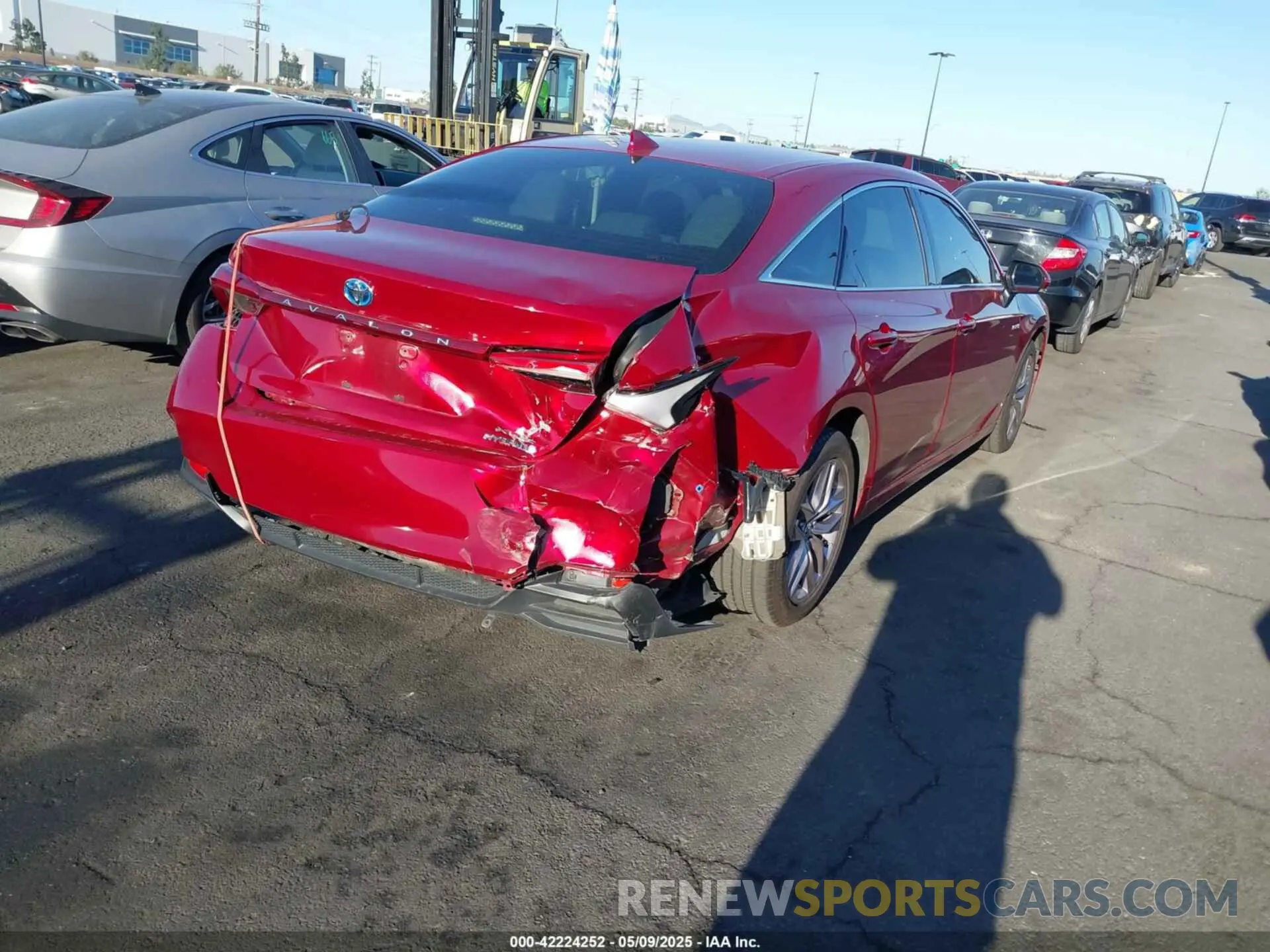 4 Photograph of a damaged car 4T1B21FB1KU004289 TOYOTA AVALON HYBRID 2019