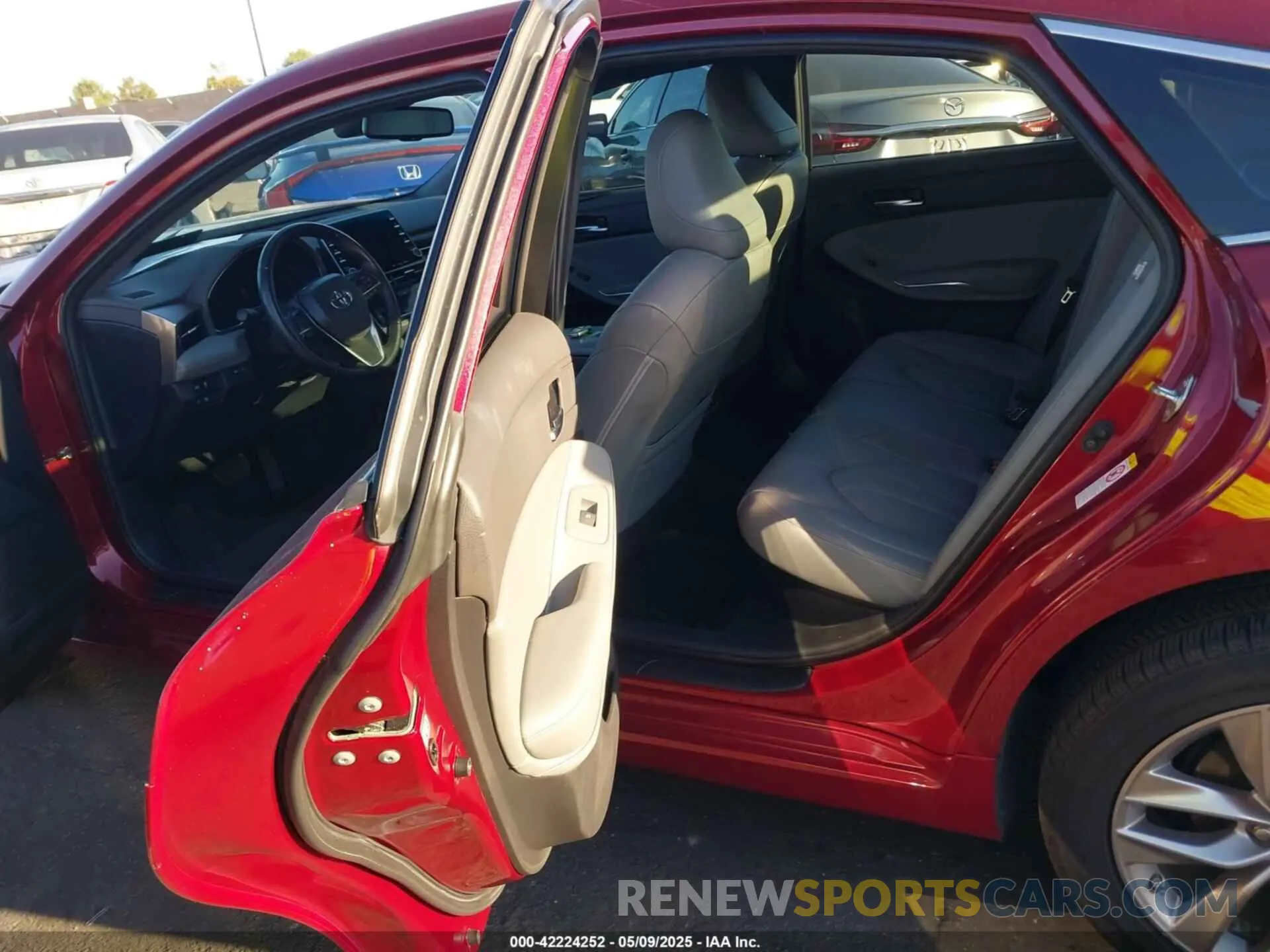 8 Photograph of a damaged car 4T1B21FB1KU004289 TOYOTA AVALON HYBRID 2019