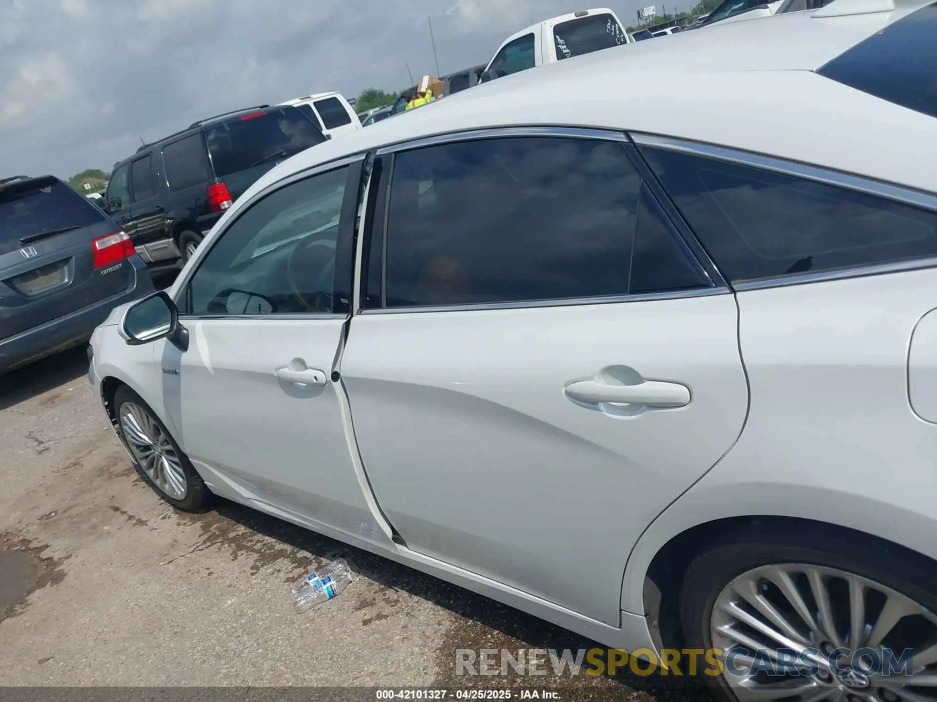 13 Photograph of a damaged car 4T1B21FB4KU008191 TOYOTA AVALON HYBRID 2019