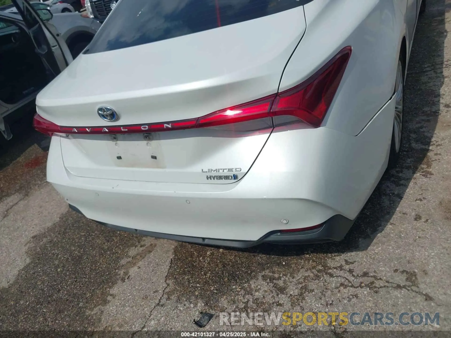 15 Photograph of a damaged car 4T1B21FB4KU008191 TOYOTA AVALON HYBRID 2019