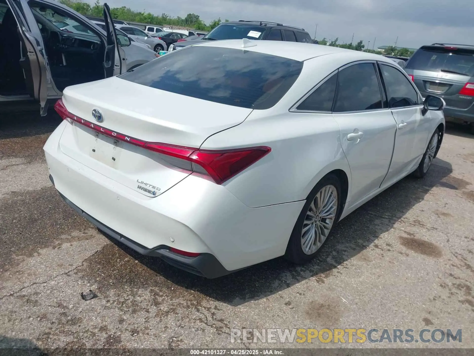 4 Photograph of a damaged car 4T1B21FB4KU008191 TOYOTA AVALON HYBRID 2019