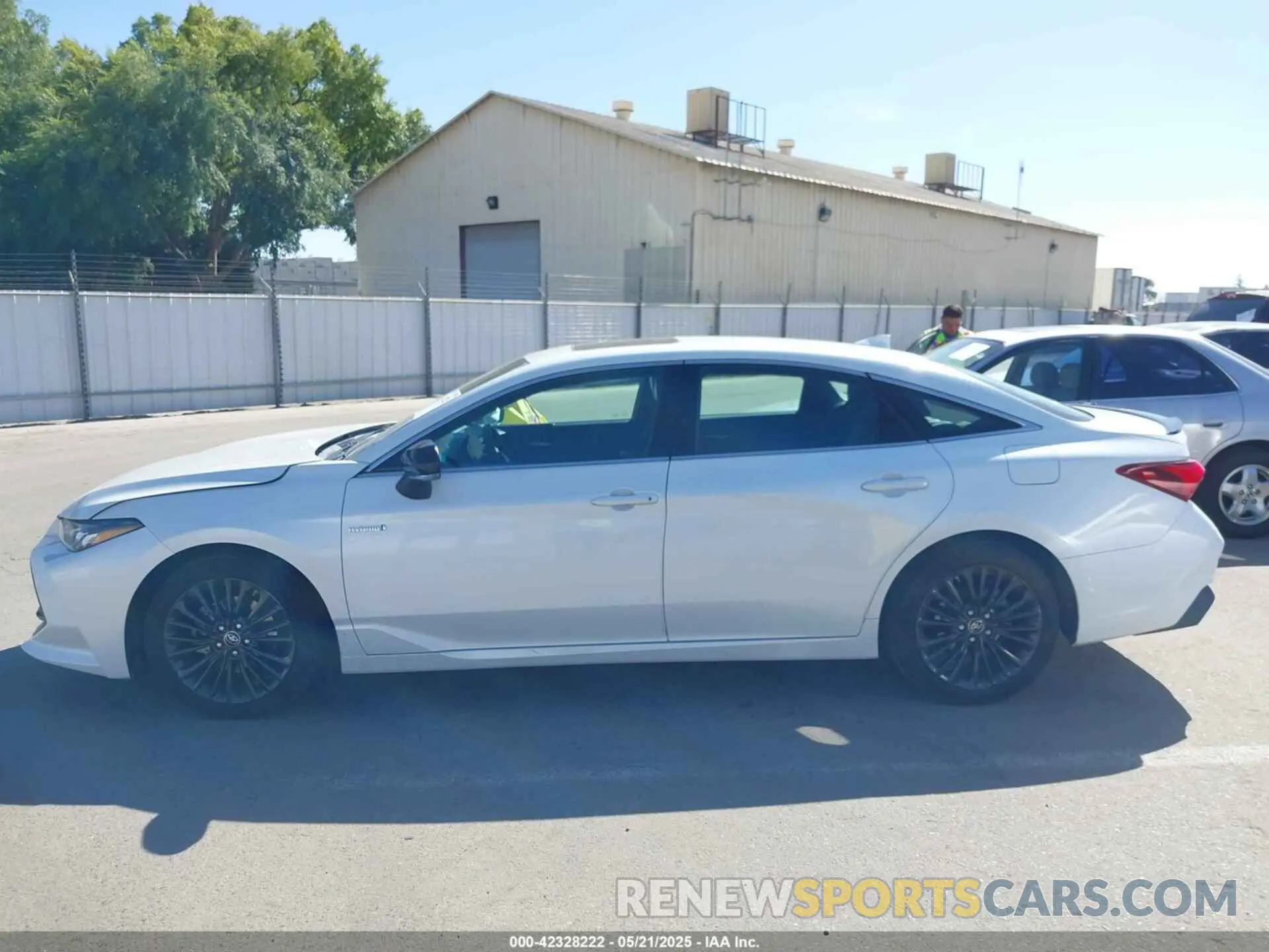 14 Photograph of a damaged car 4T1B21FBXKU001178 TOYOTA AVALON HYBRID 2019