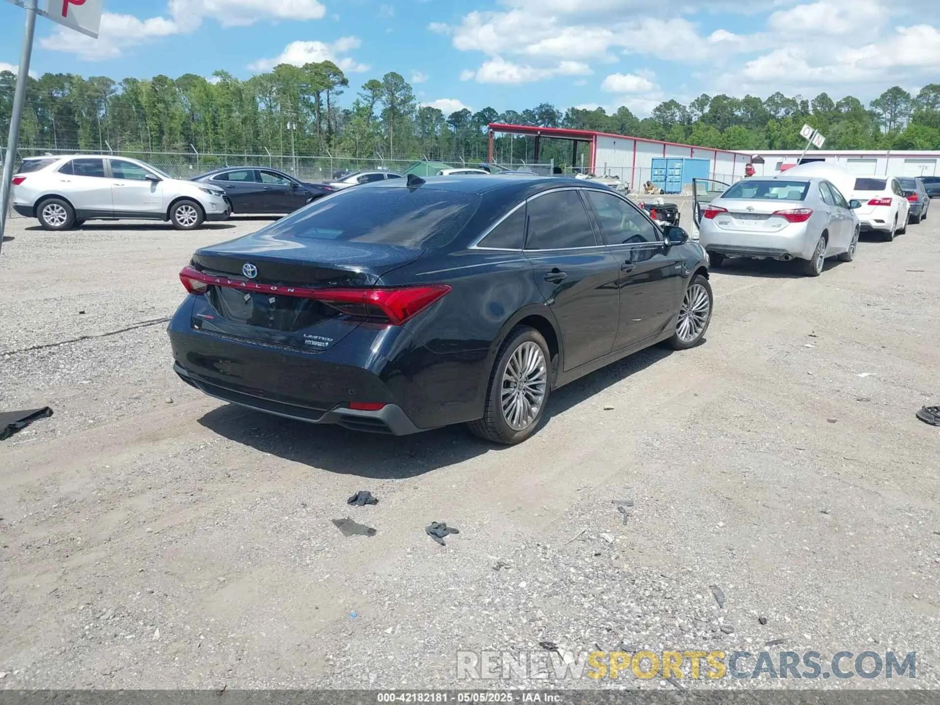 4 Photograph of a damaged car 4T1D21FB4LU019914 TOYOTA AVALON HYBRID 2020