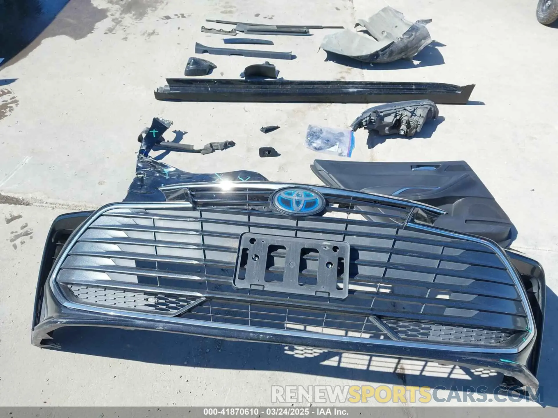 12 Photograph of a damaged car 4T1J21FB8LU016002 TOYOTA AVALON HYBRID 2020