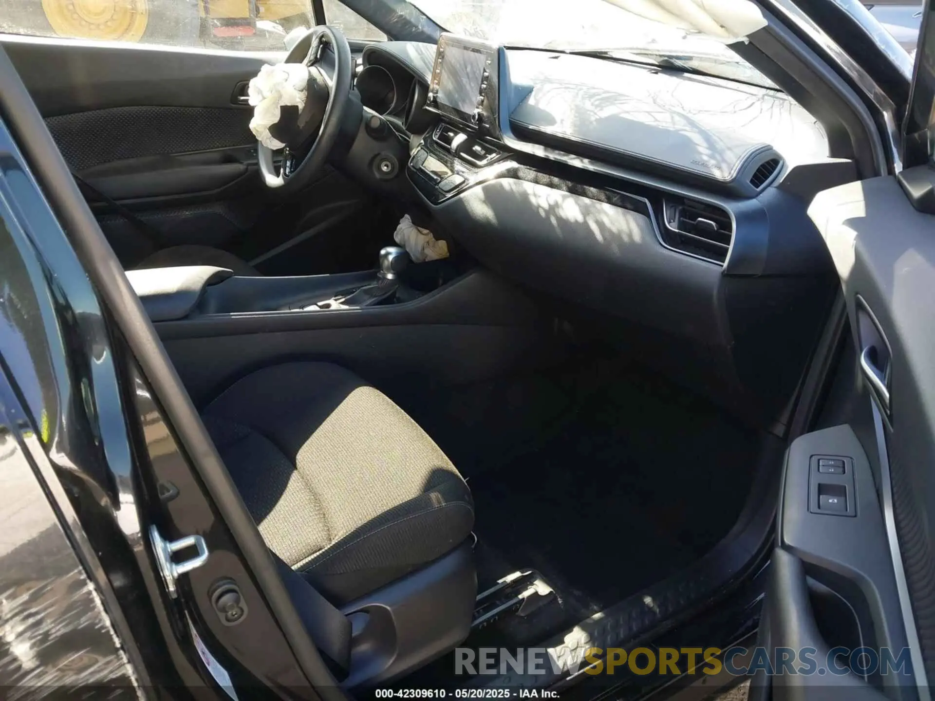 5 Photograph of a damaged car JTNKHMBX0K1016727 TOYOTA C-HR 2019