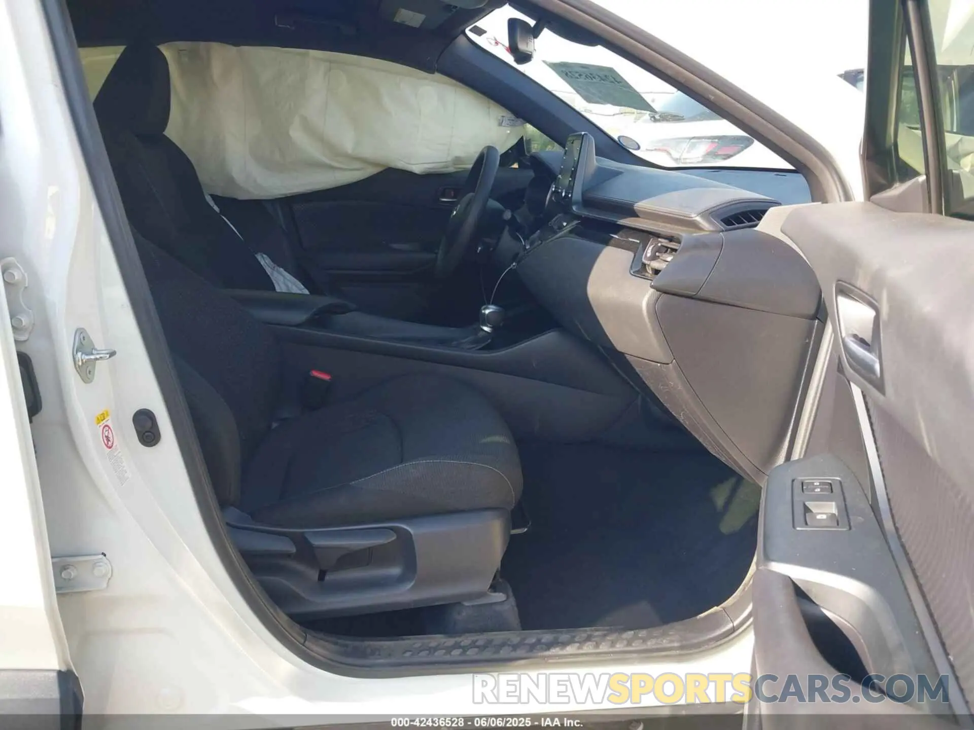 5 Photograph of a damaged car JTNKHMBX0K1031681 TOYOTA C-HR 2019
