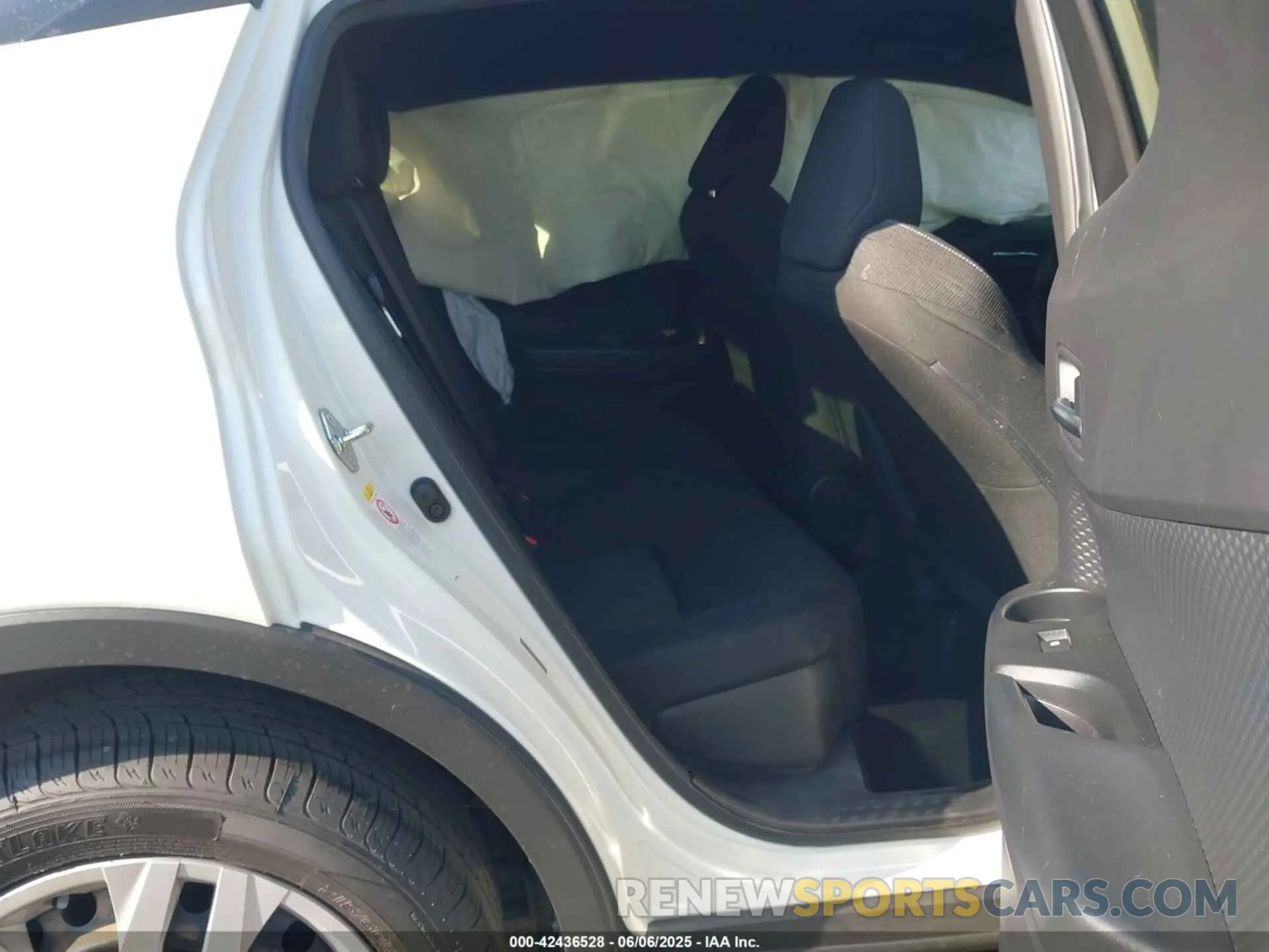 8 Photograph of a damaged car JTNKHMBX0K1031681 TOYOTA C-HR 2019