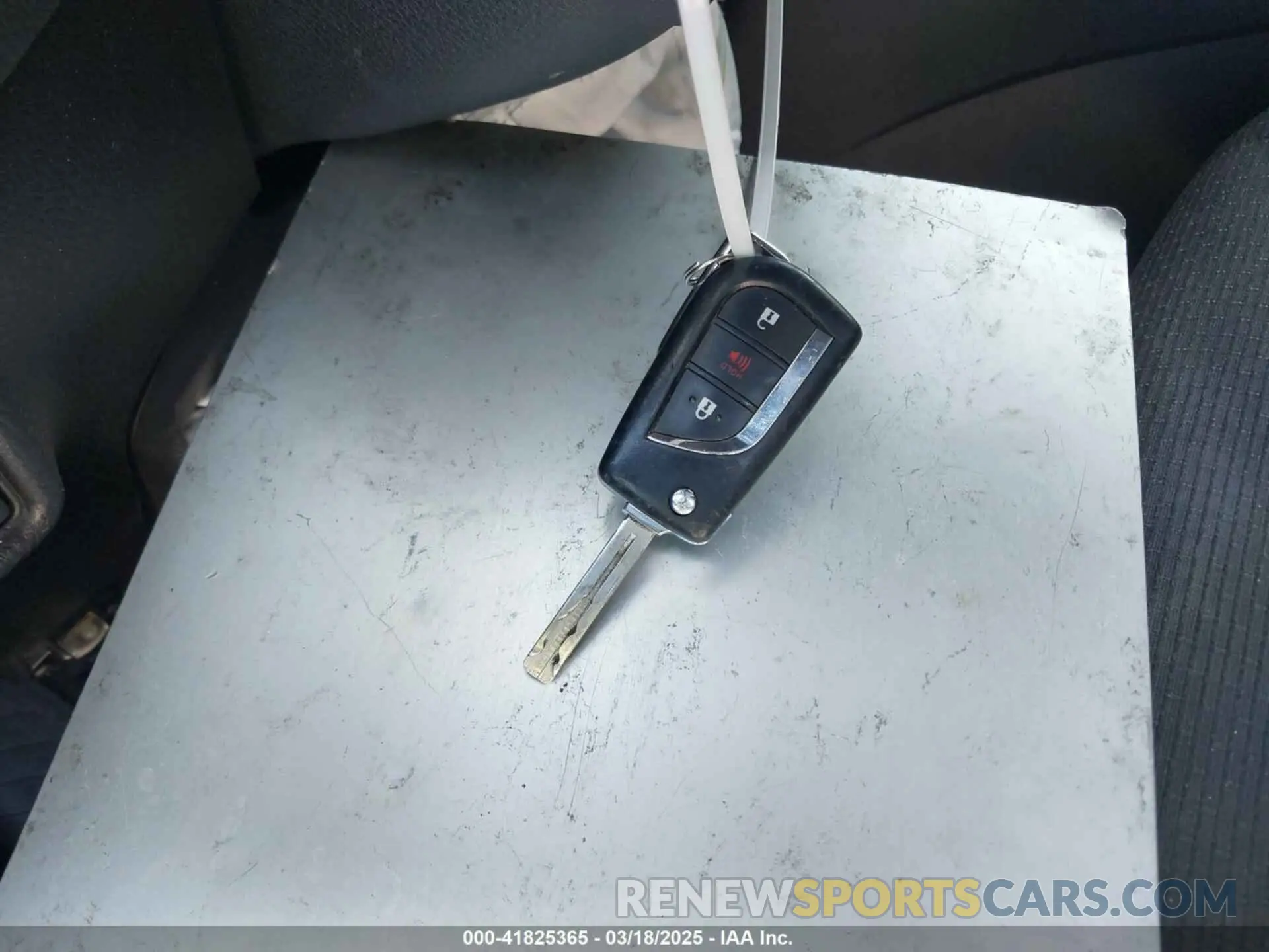 11 Photograph of a damaged car JTNKHMBX0K1050506 TOYOTA C-HR 2019