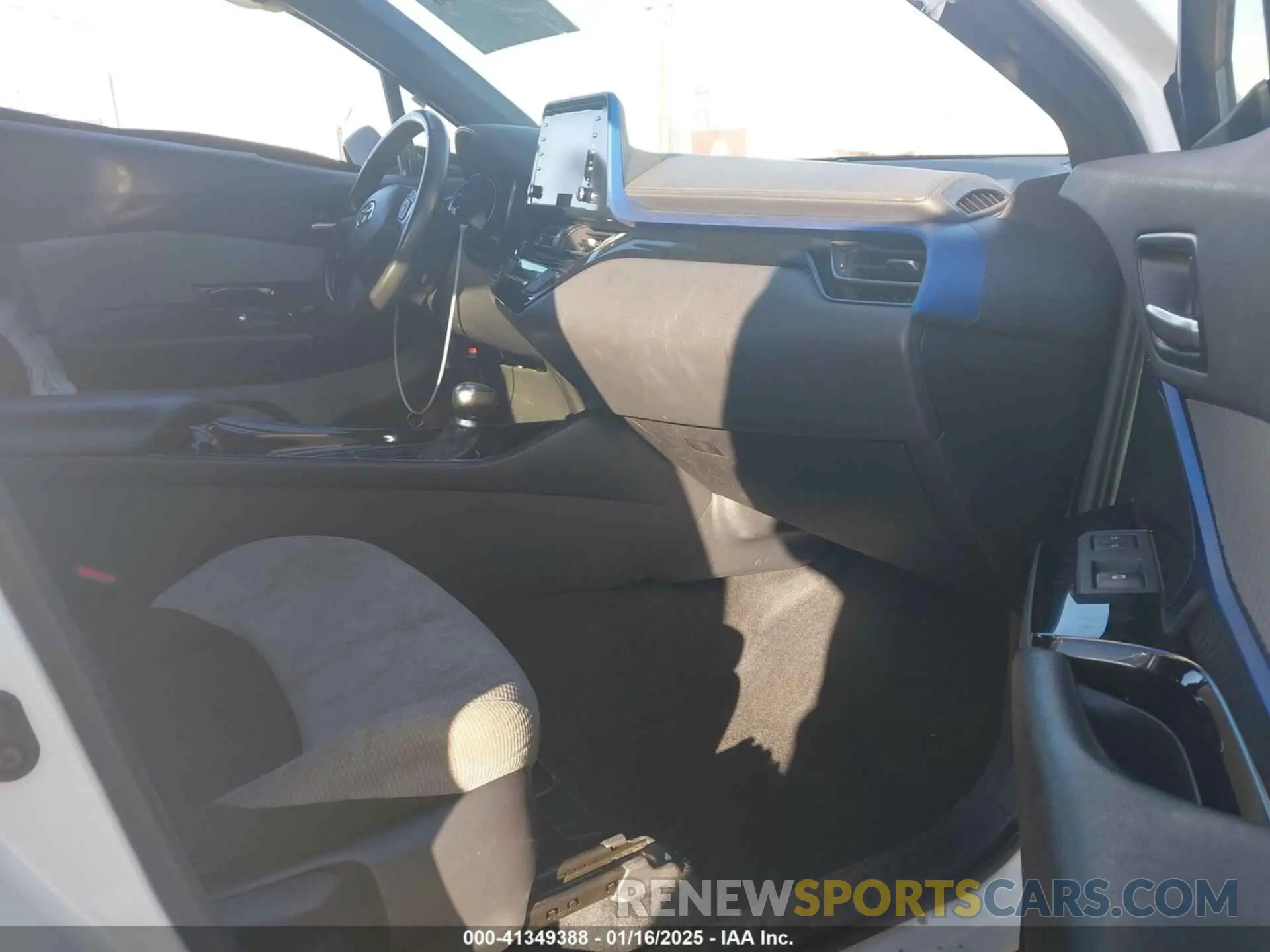 5 Photograph of a damaged car JTNKHMBX0K1053275 TOYOTA C-HR 2019