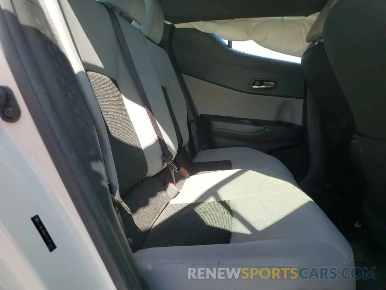 10 Photograph of a damaged car JTNKHMBX1K1014761 TOYOTA C-HR 2019