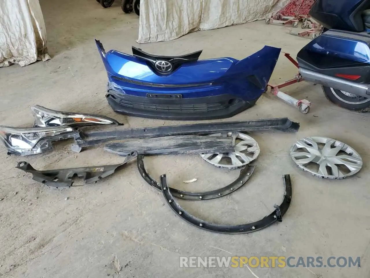 13 Photograph of a damaged car JTNKHMBX2K1029432 TOYOTA C-HR 2019