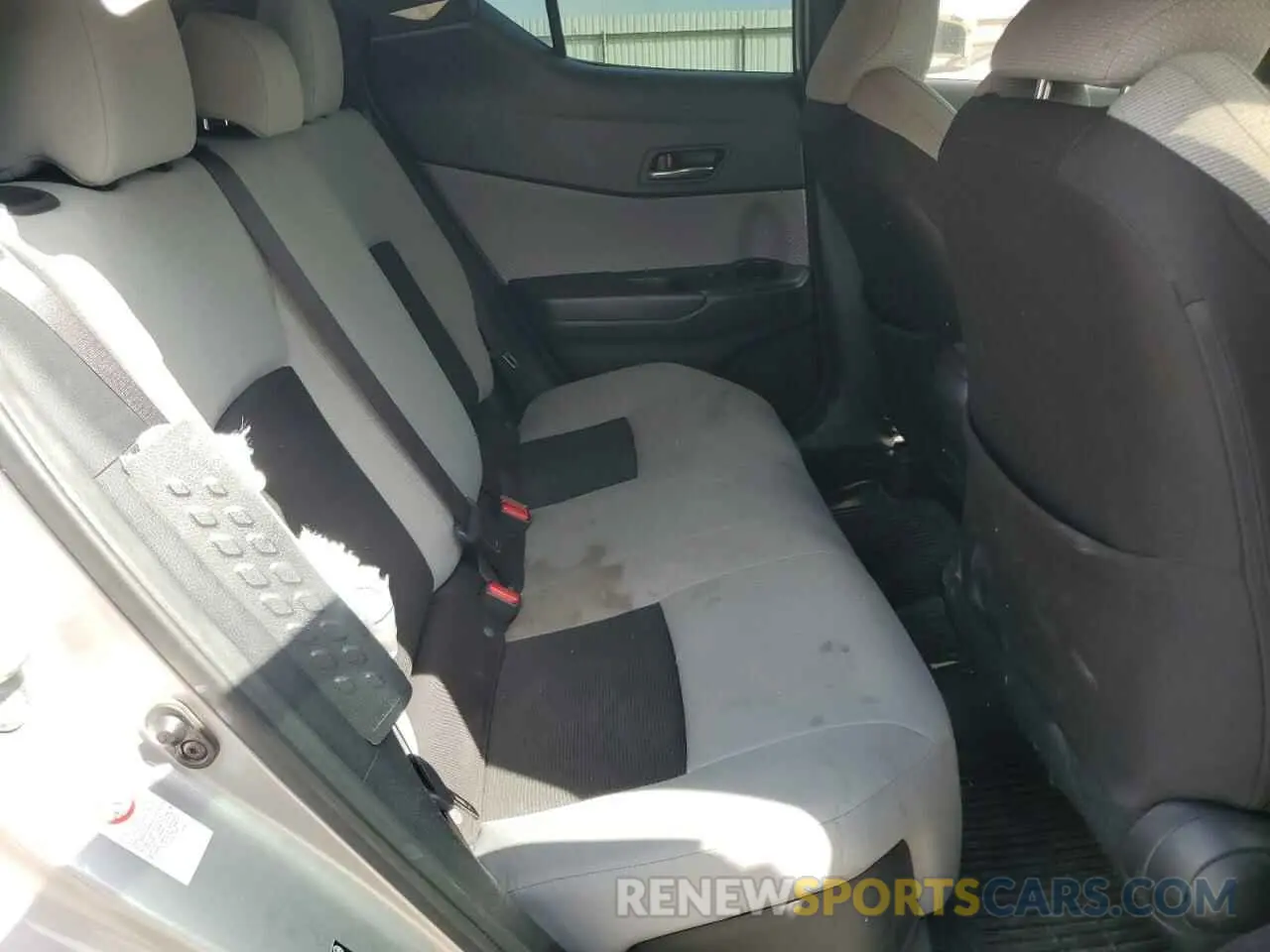 10 Photograph of a damaged car JTNKHMBX2K1031813 TOYOTA C-HR 2019