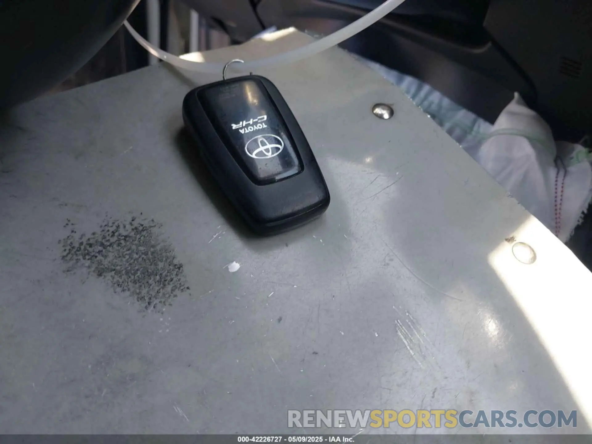 11 Photograph of a damaged car JTNKHMBX2K1049065 TOYOTA C-HR 2019