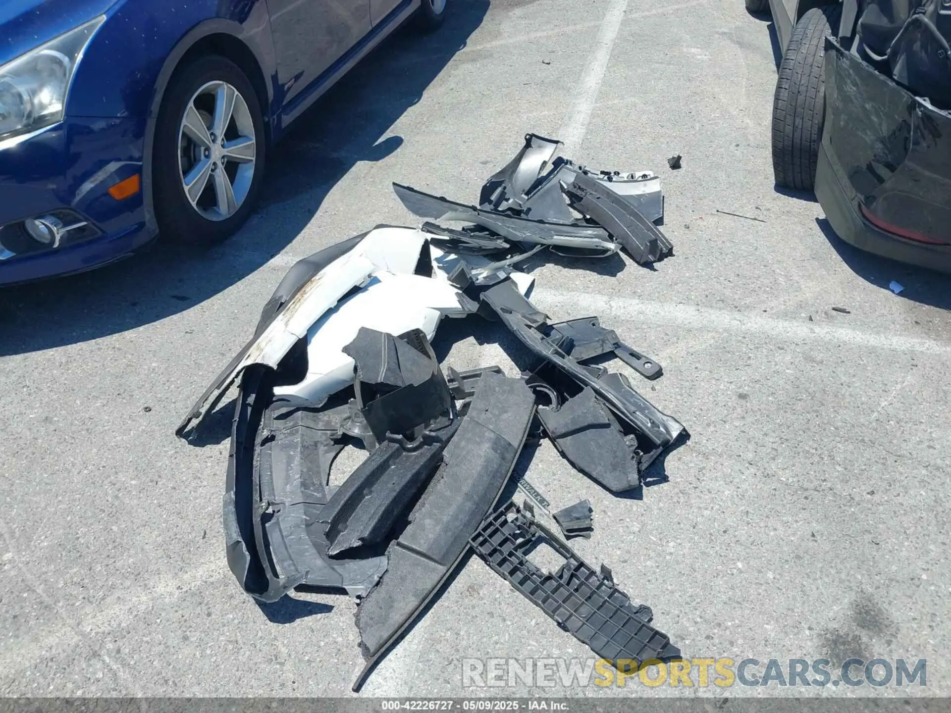 18 Photograph of a damaged car JTNKHMBX2K1049065 TOYOTA C-HR 2019