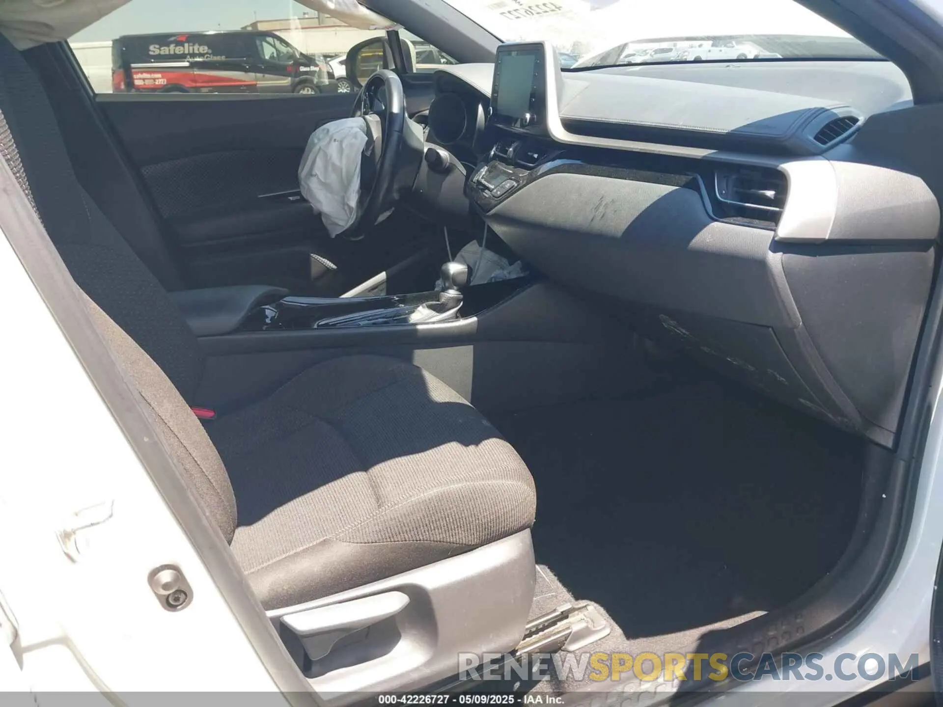 5 Photograph of a damaged car JTNKHMBX2K1049065 TOYOTA C-HR 2019