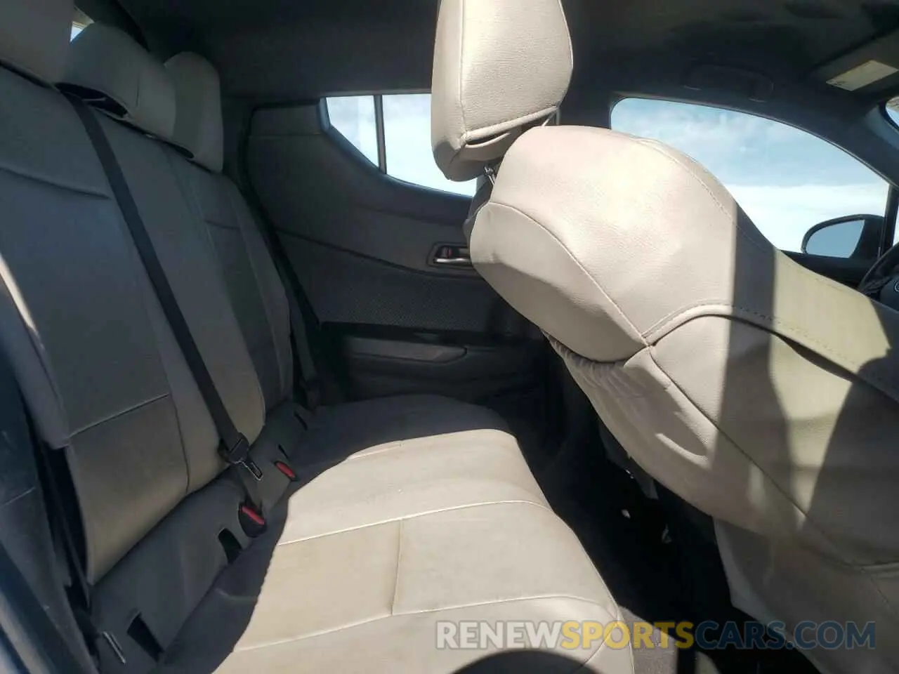 11 Photograph of a damaged car JTNKHMBX3K1045672 TOYOTA C-HR 2019