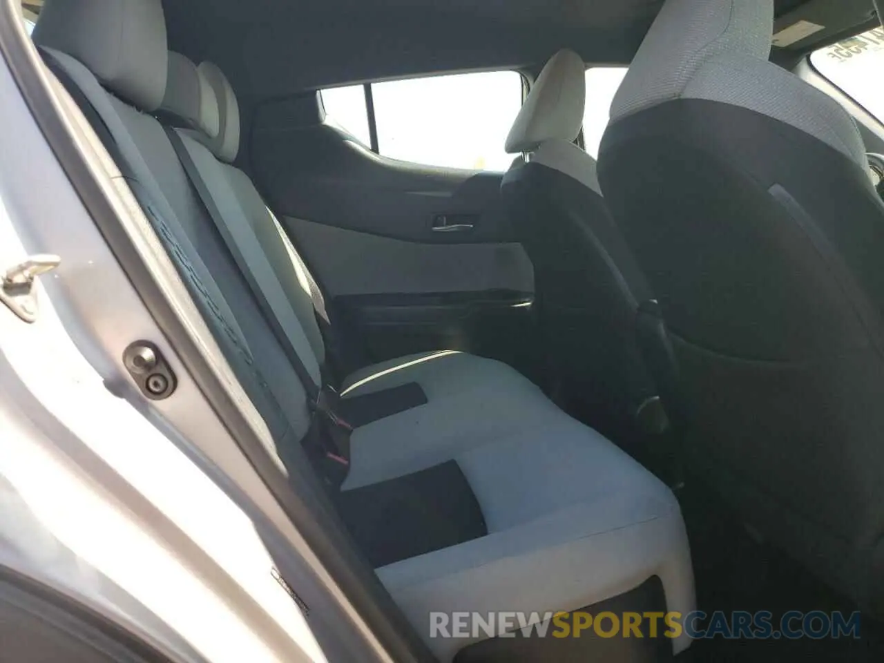 11 Photograph of a damaged car JTNKHMBX3K1050872 TOYOTA C-HR 2019