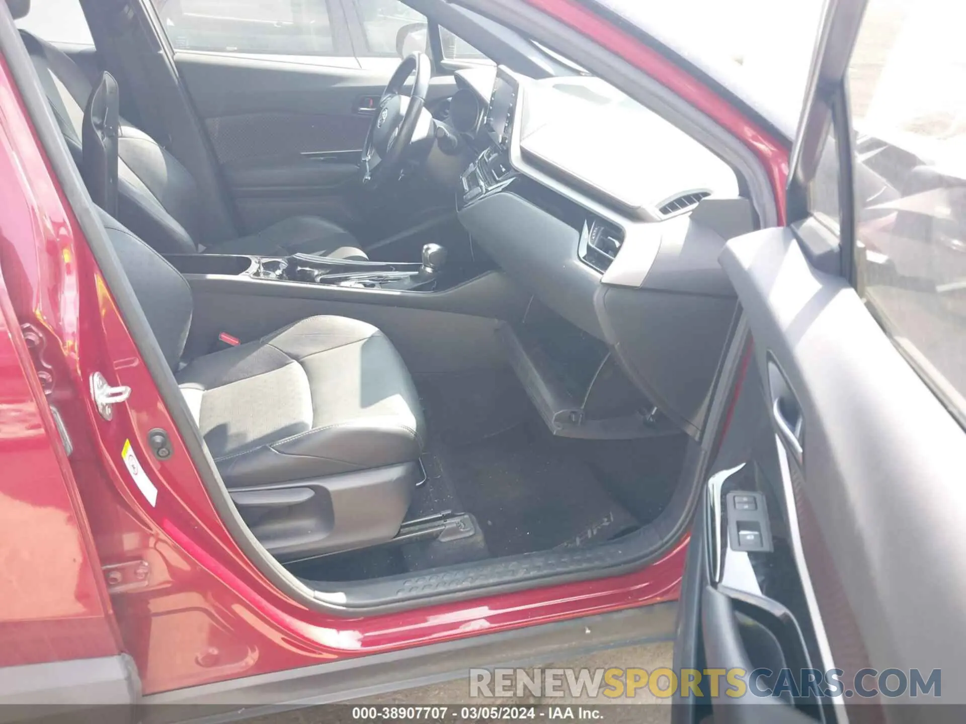 5 Photograph of a damaged car JTNKHMBX4K1013961 TOYOTA C-HR 2019