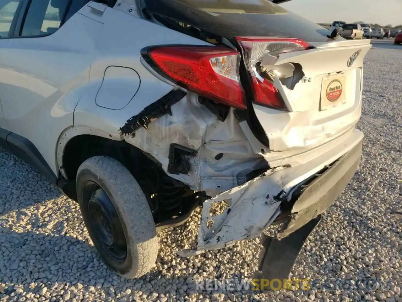 9 Photograph of a damaged car JTNKHMBX4K1047933 TOYOTA C-HR 2019