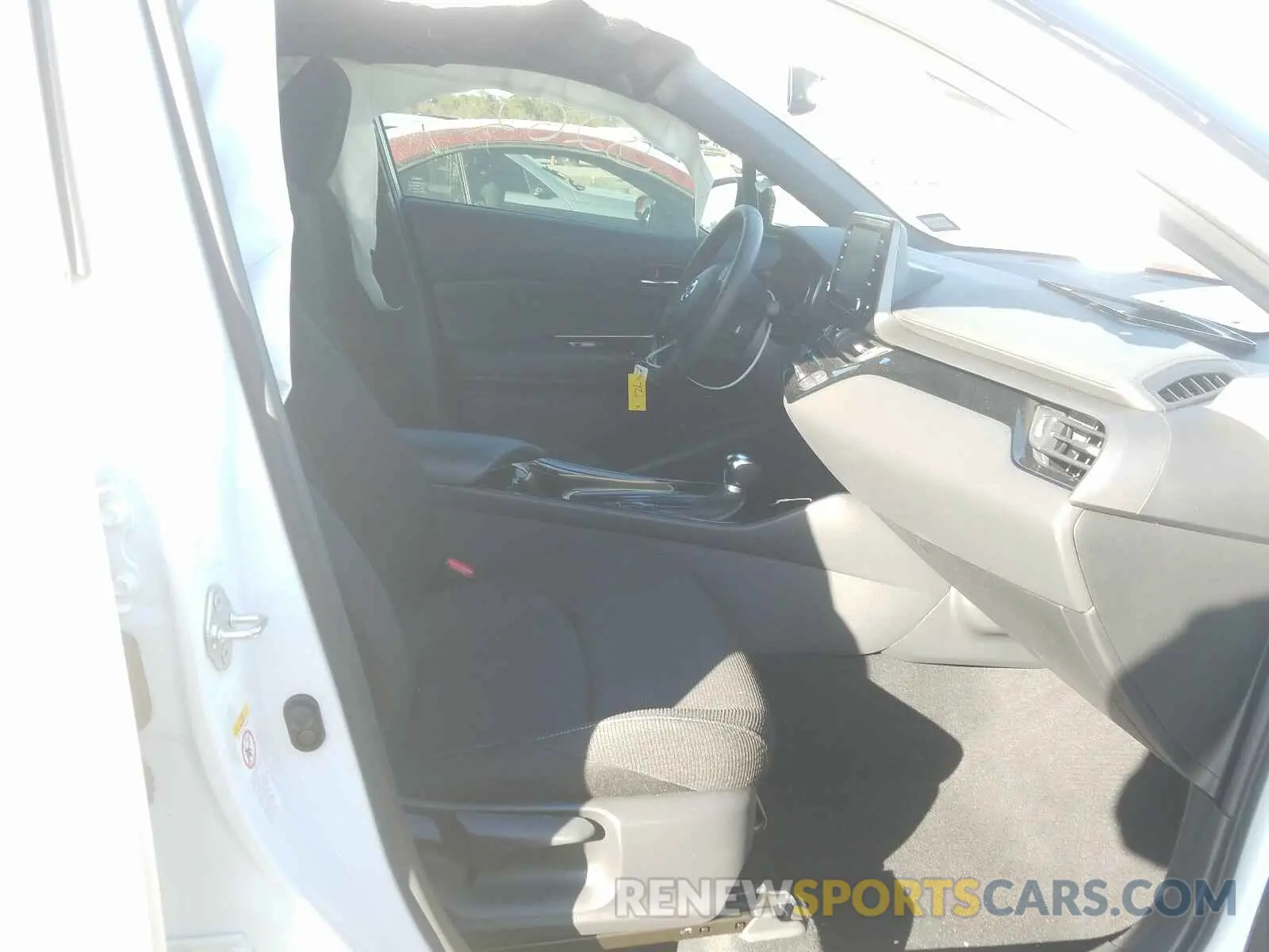 5 Photograph of a damaged car JTNKHMBX4K1058060 TOYOTA C-HR 2019