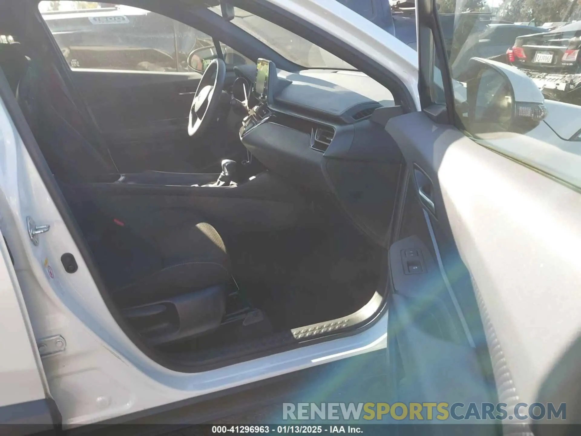 5 Photograph of a damaged car JTNKHMBX4K1058916 TOYOTA C-HR 2019