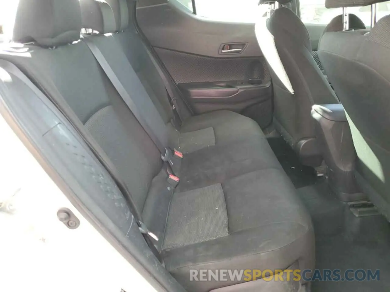 10 Photograph of a damaged car JTNKHMBX5K1057113 TOYOTA C-HR 2019
