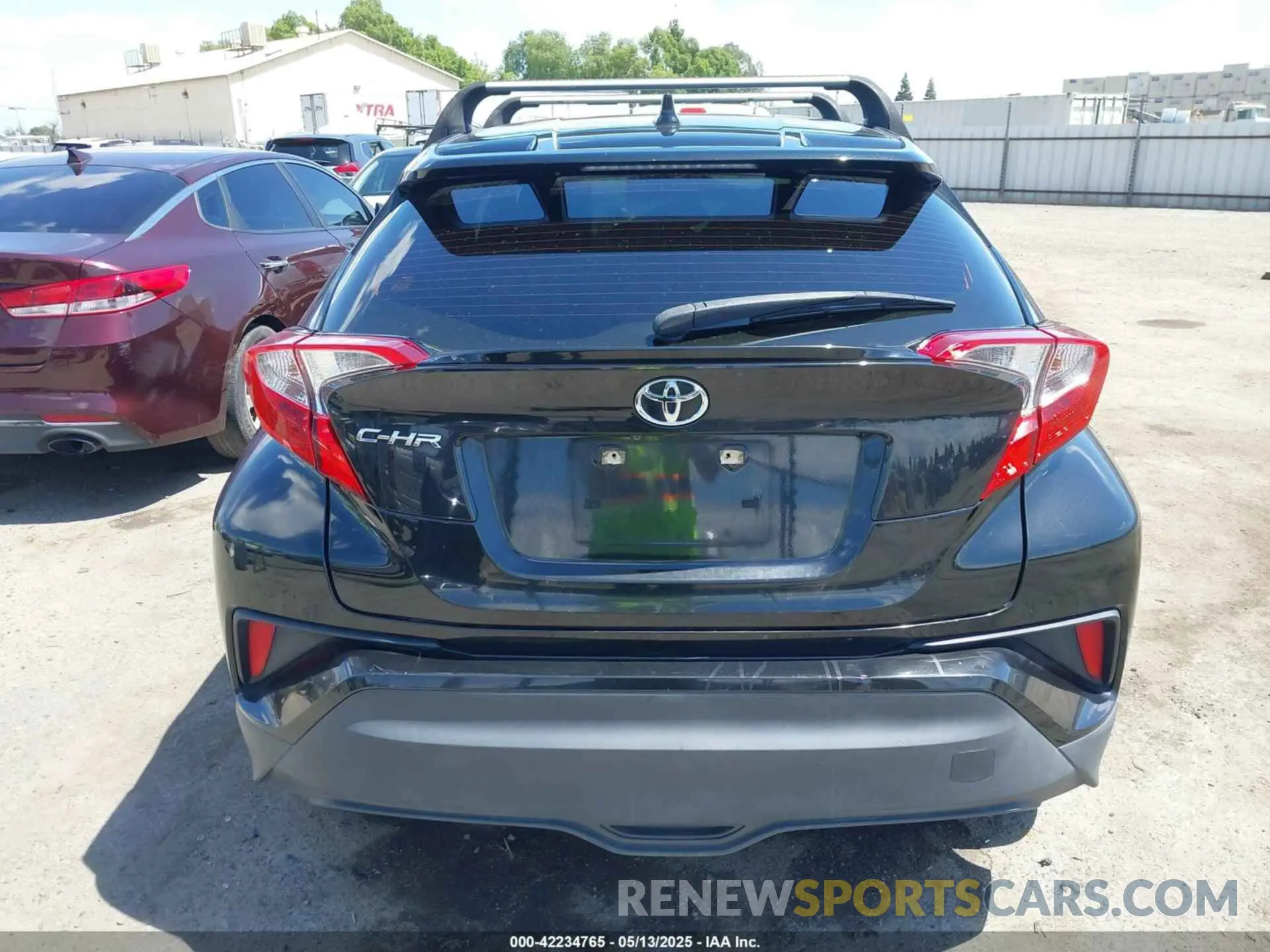 17 Photograph of a damaged car JTNKHMBX5K1059637 TOYOTA C-HR 2019