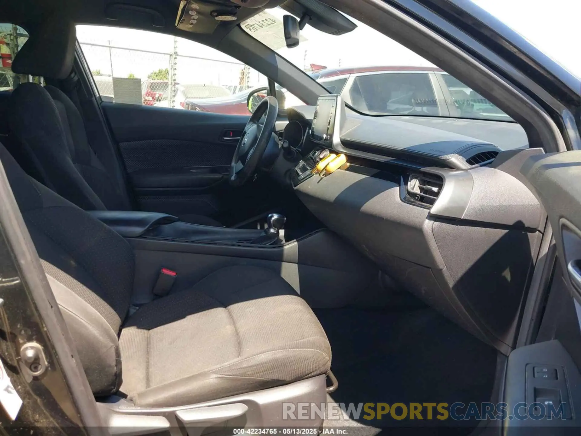 5 Photograph of a damaged car JTNKHMBX5K1059637 TOYOTA C-HR 2019