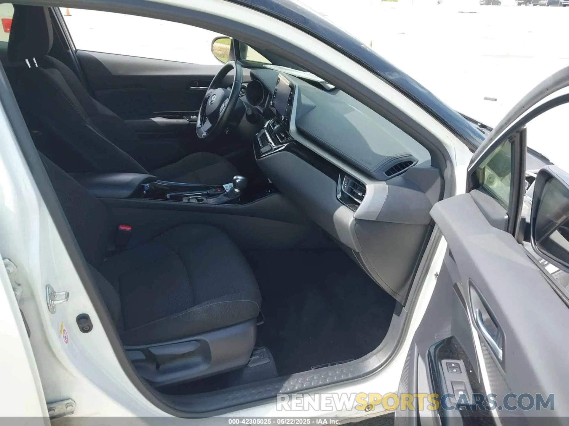 5 Photograph of a damaged car JTNKHMBX6K1036948 TOYOTA C-HR 2019
