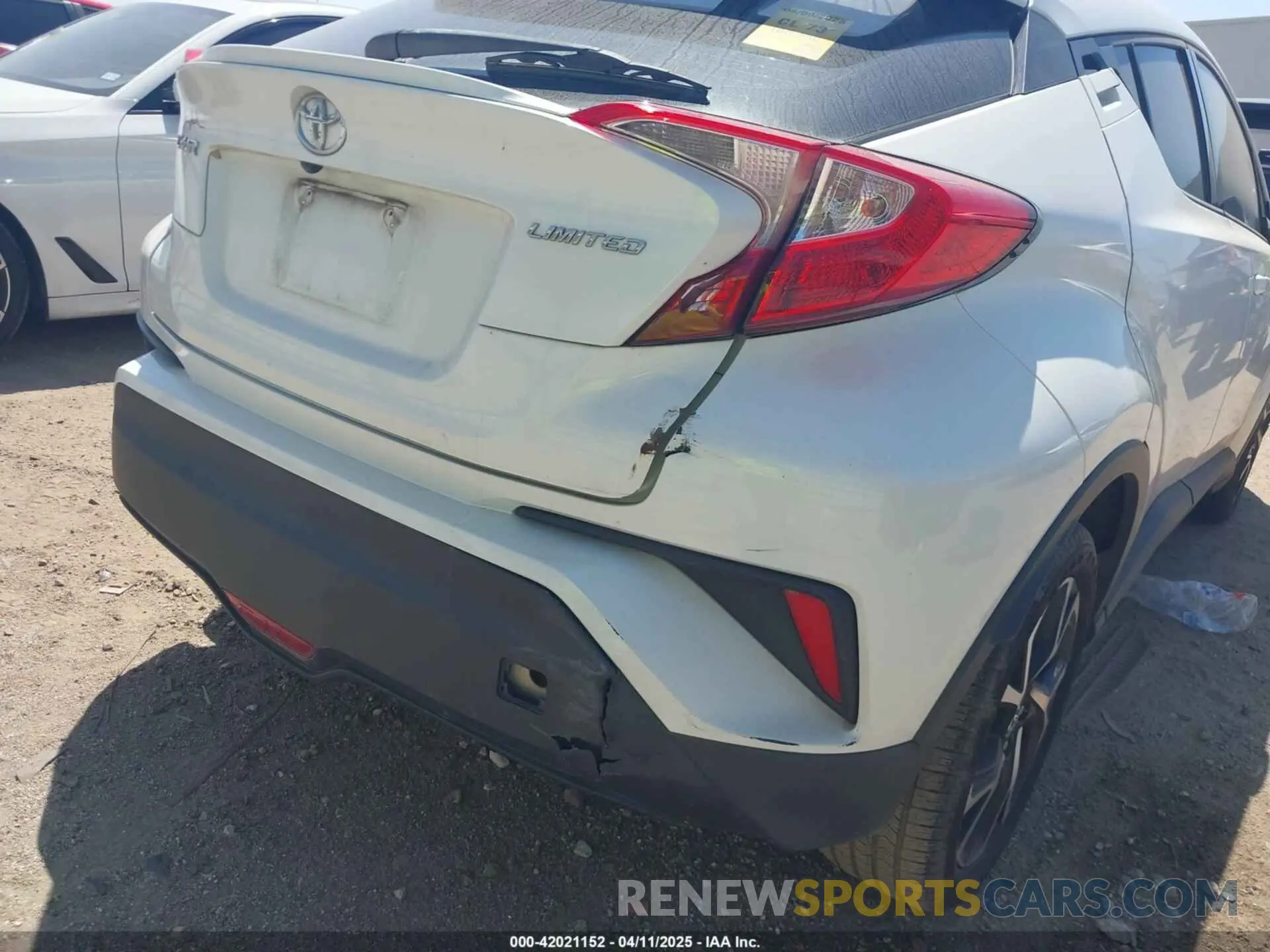 17 Photograph of a damaged car JTNKHMBX7K1023674 TOYOTA C-HR 2019