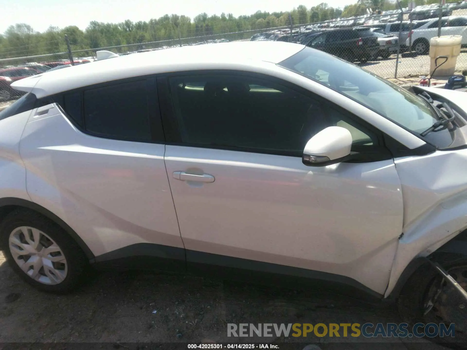 13 Photograph of a damaged car JTNKHMBX7K1028731 TOYOTA C-HR 2019