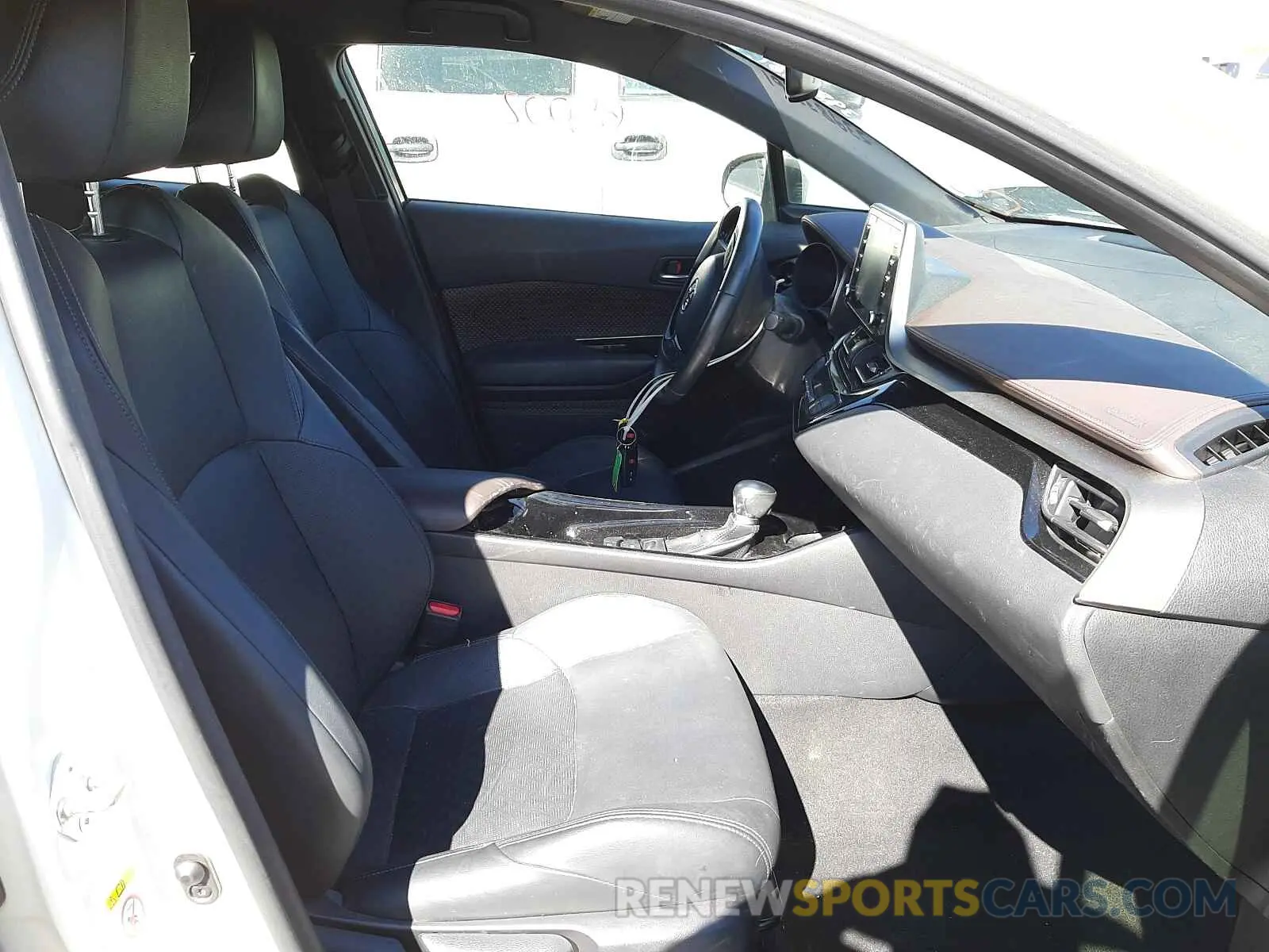 5 Photograph of a damaged car JTNKHMBX8K1014594 TOYOTA C-HR 2019
