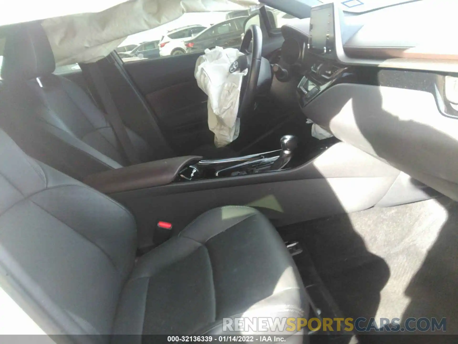 5 Photograph of a damaged car JTNKHMBX8K1050673 TOYOTA C-HR 2019