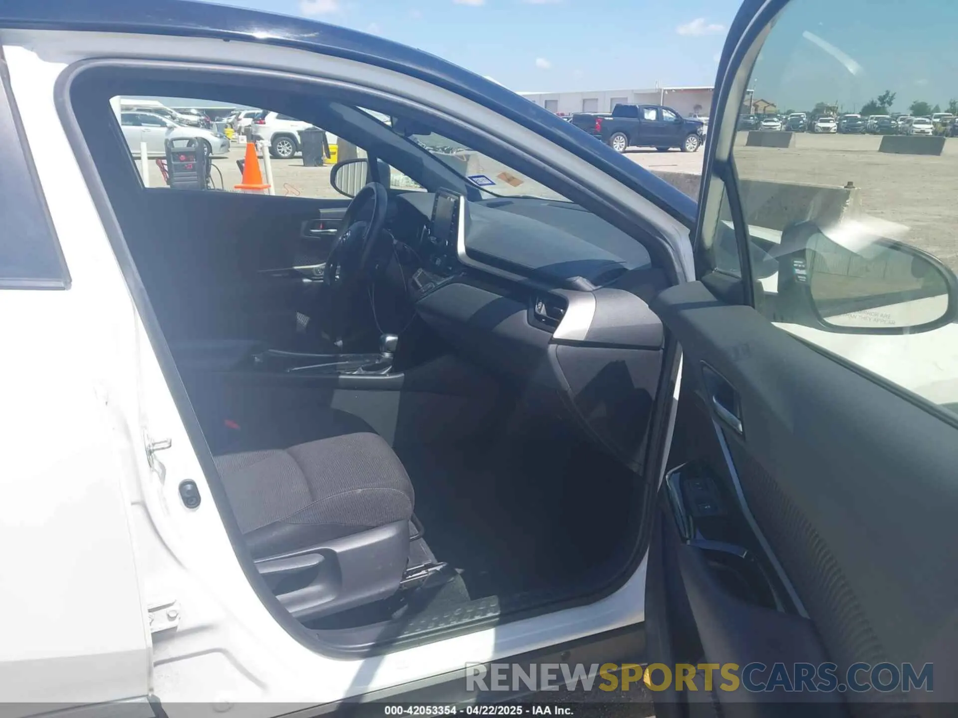 5 Photograph of a damaged car JTNKHMBX8K1061351 TOYOTA C-HR 2019