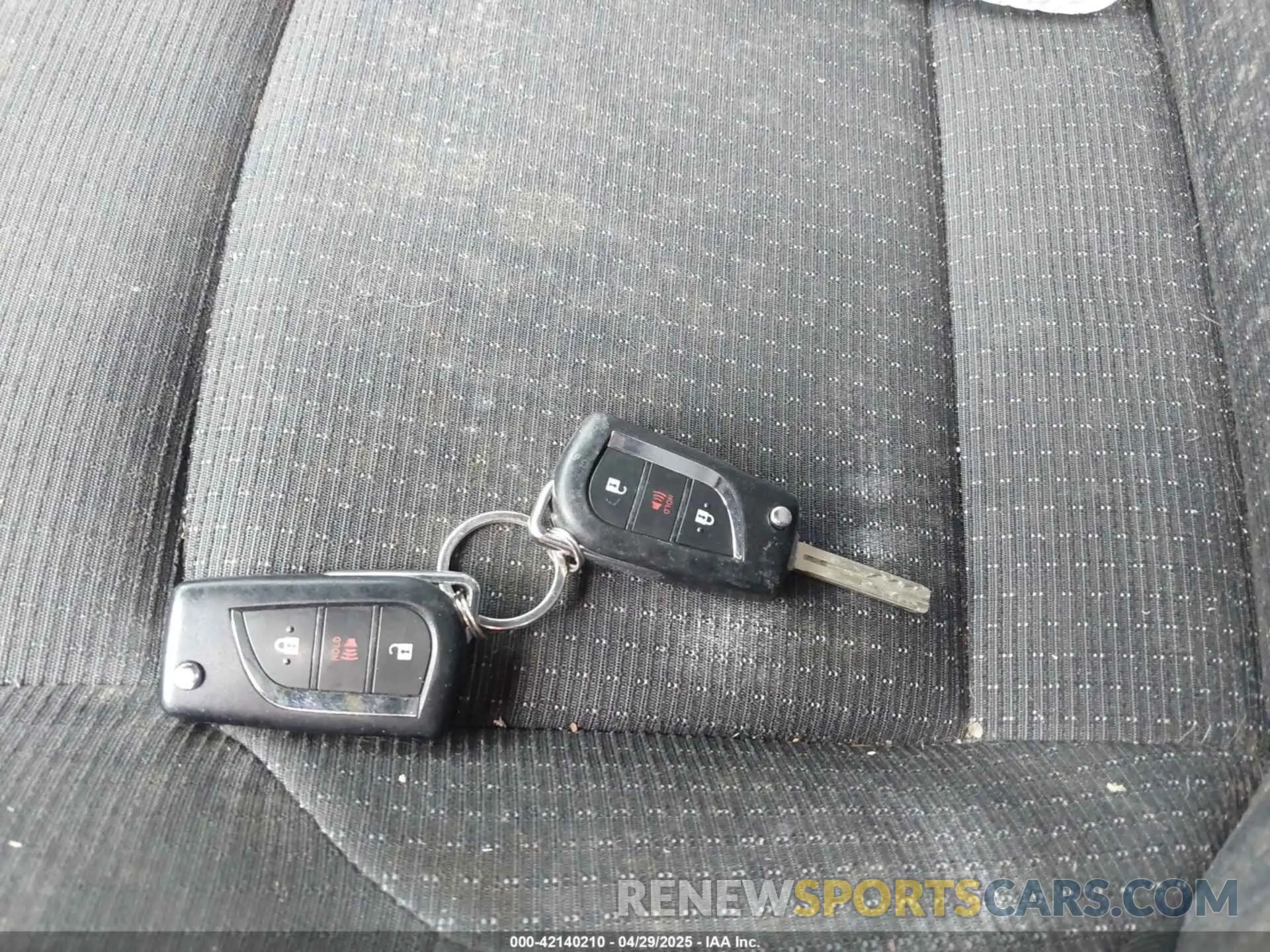 11 Photograph of a damaged car JTNKHMBX9K1014121 TOYOTA C-HR 2019